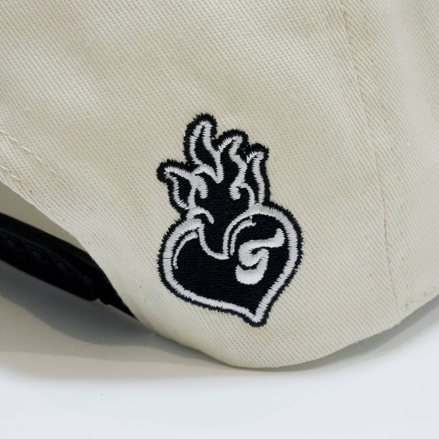 T.C.R MONOGRAM LOGO 6PANEL TRUCKER CAP - BEIGE / BLACK