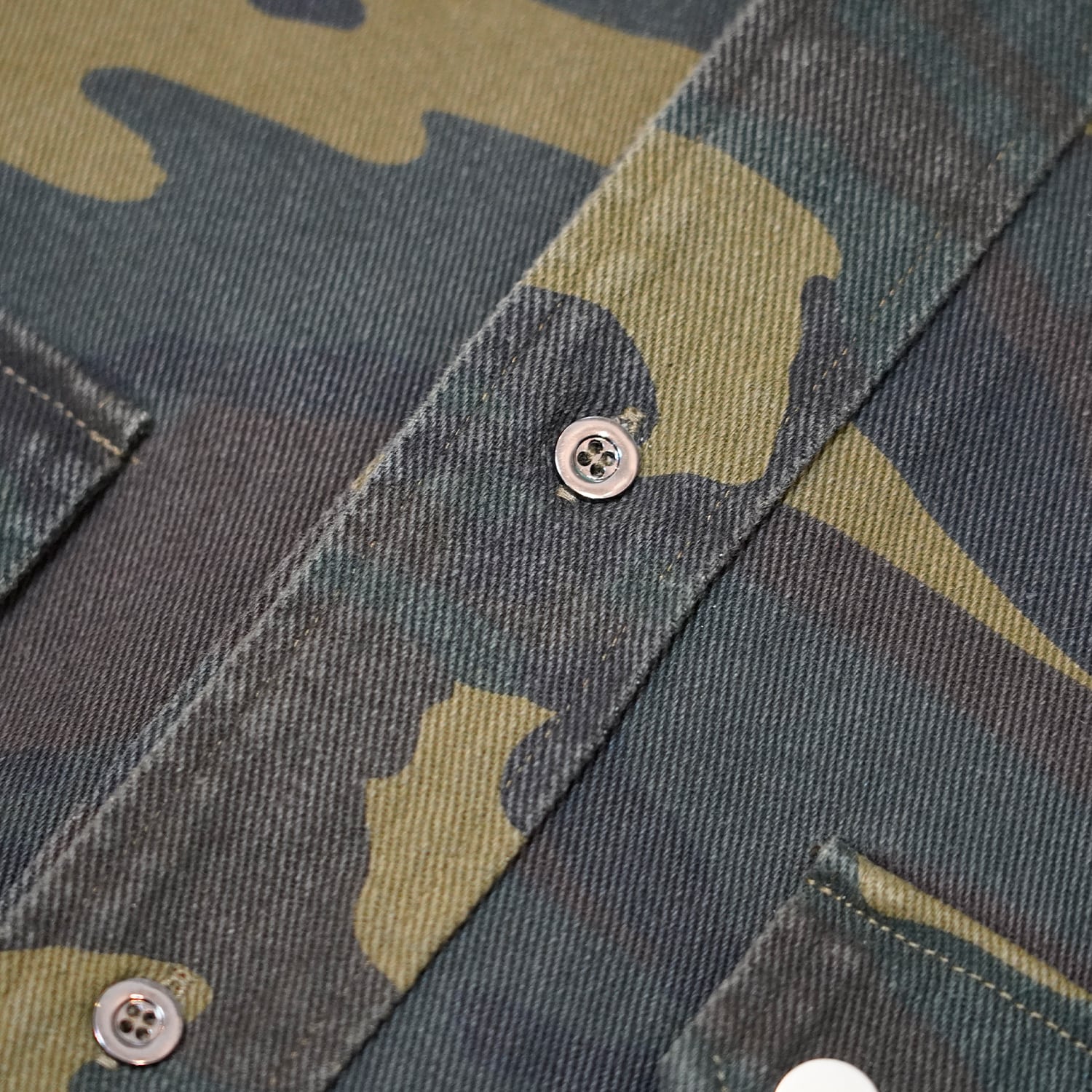 T.C.R DISTRESSED CAMO SHIRTS JACKET - CAMO