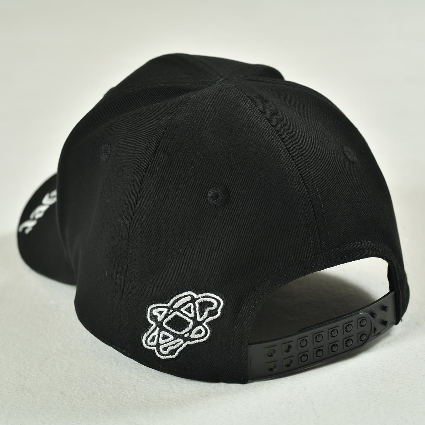 T.C.R VISOR LOGO 6PANEL JESUS CAP - BLACK