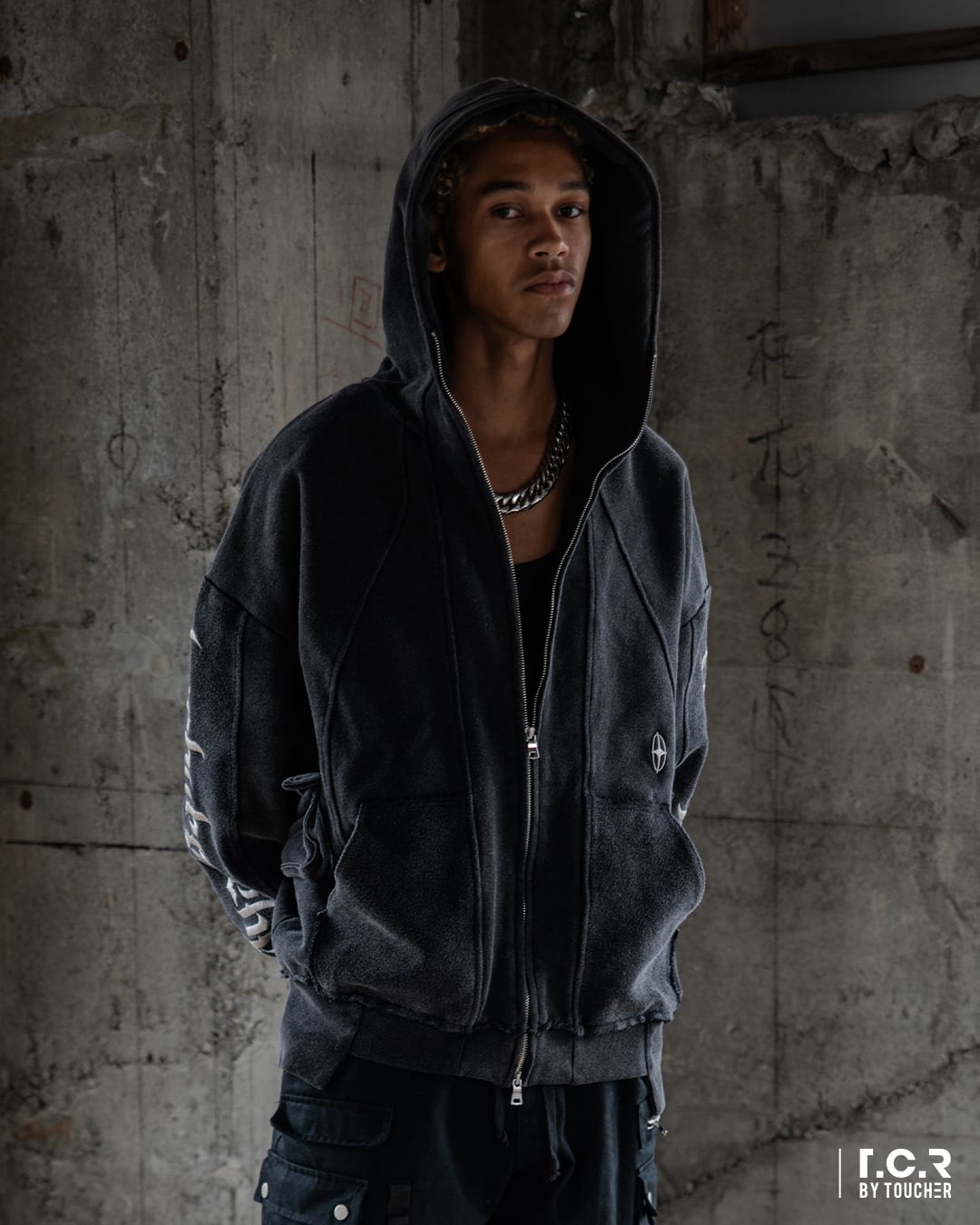 T.C.R DECONSTRUCTED WASHED ZIP-UP HOODIE - BLACK