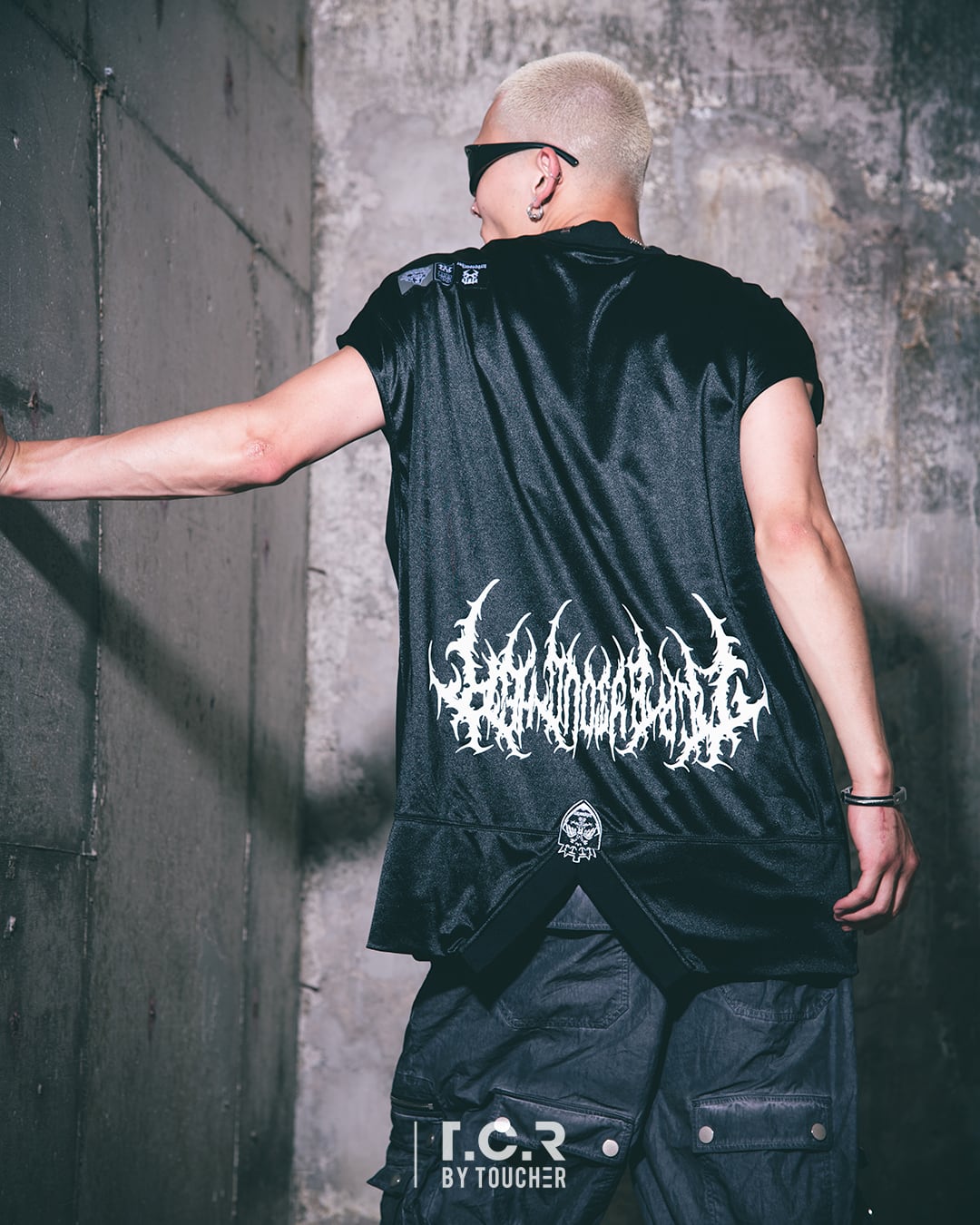 T.C.R NIGHT RAVER RECONSTRUCTION N/S TEE - BLACK