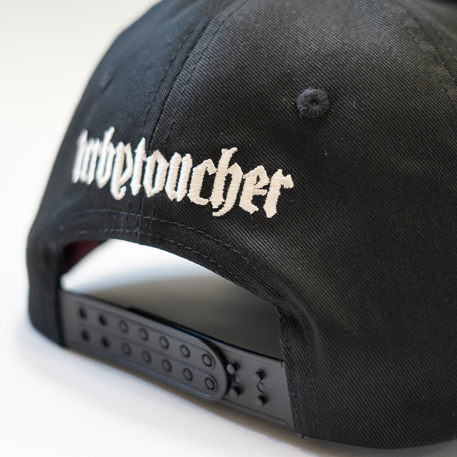 T.C.R METAL MONOGRAM LOGO 6PANEL CAP - BLACK