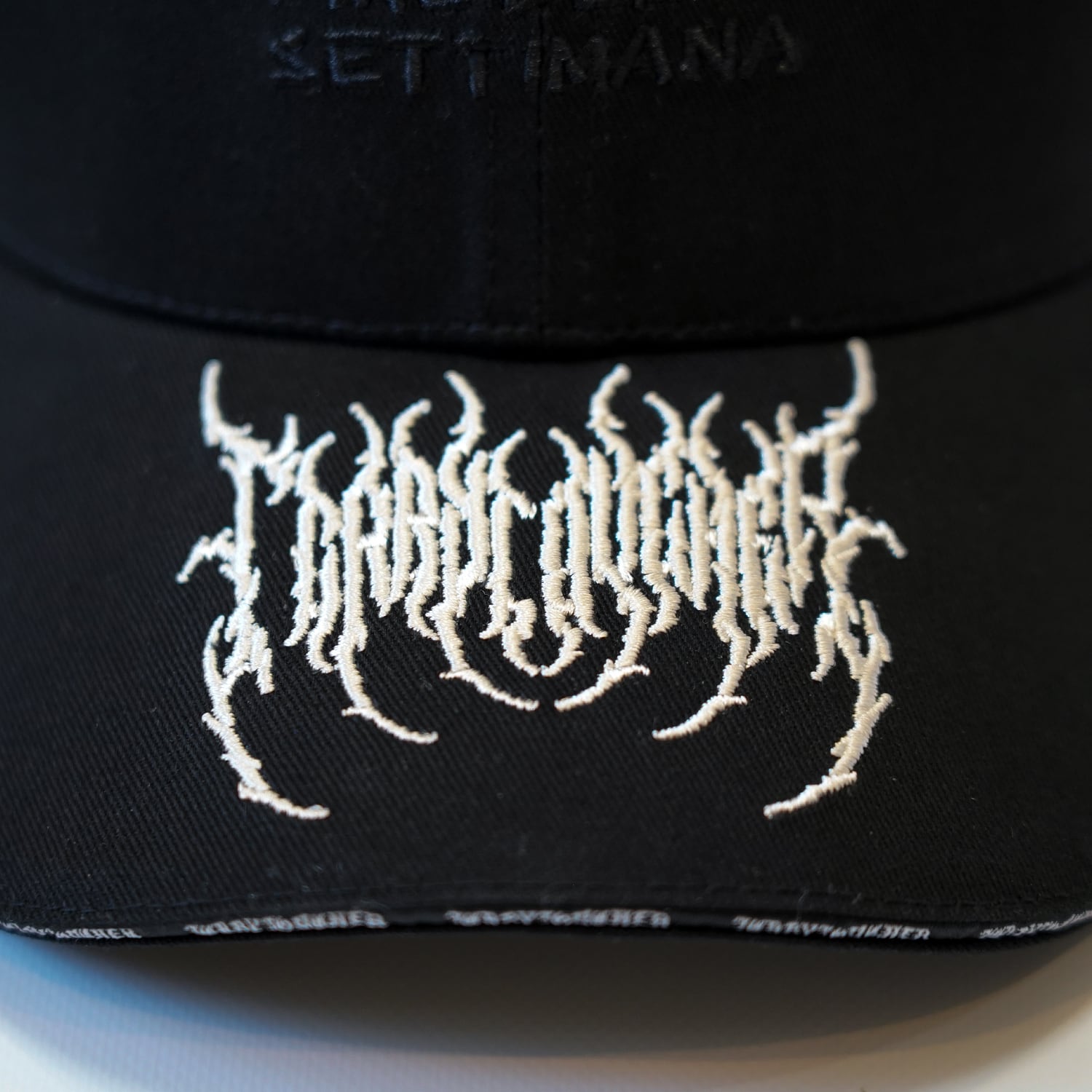 T.C.R WEEKEND HERO 6PANEL STRAP BACK LOW CAP - BLACK