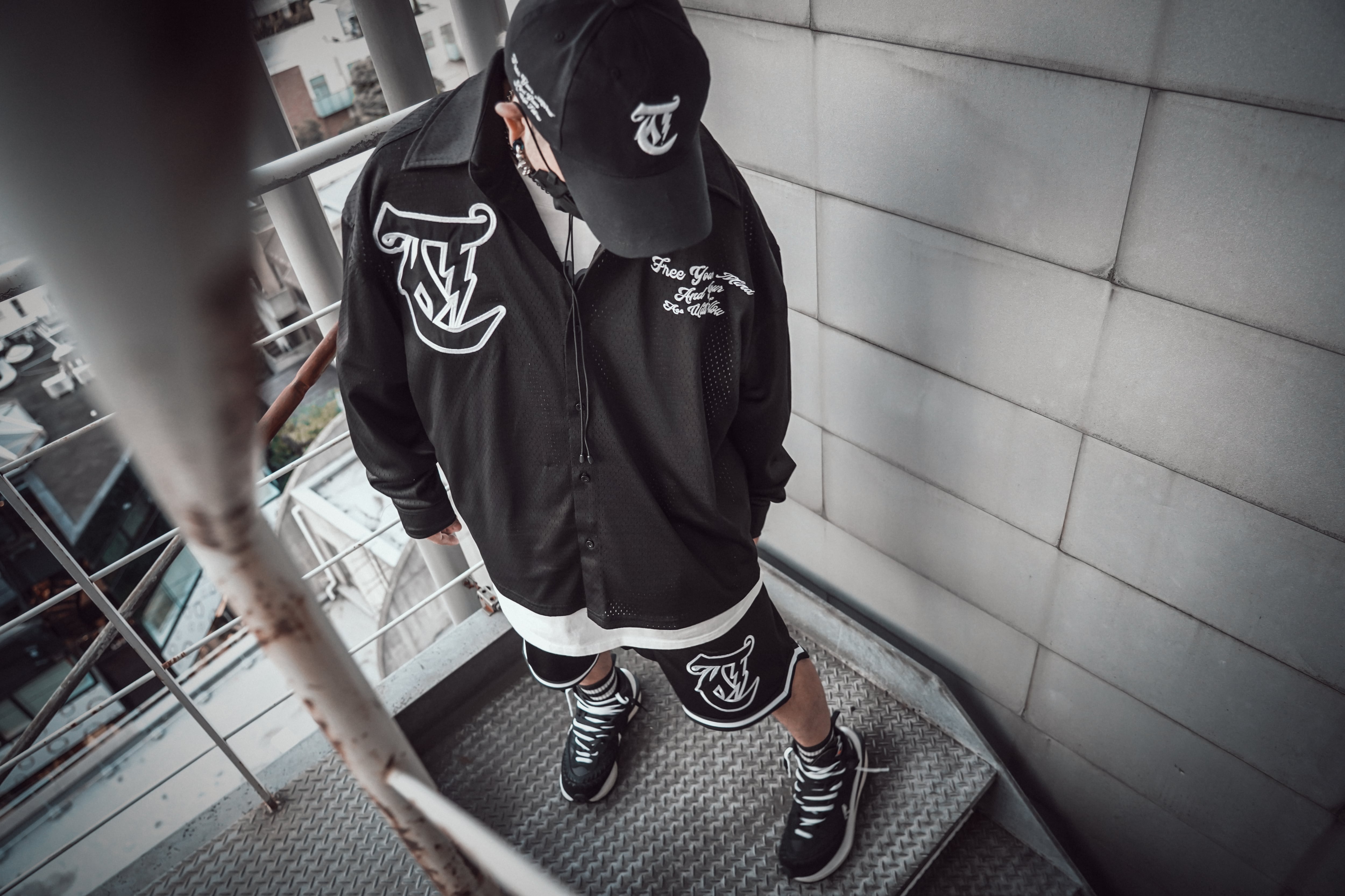 T.C.R LIGHTNING LOGO L/S MESH SHIRTS - BLACK
