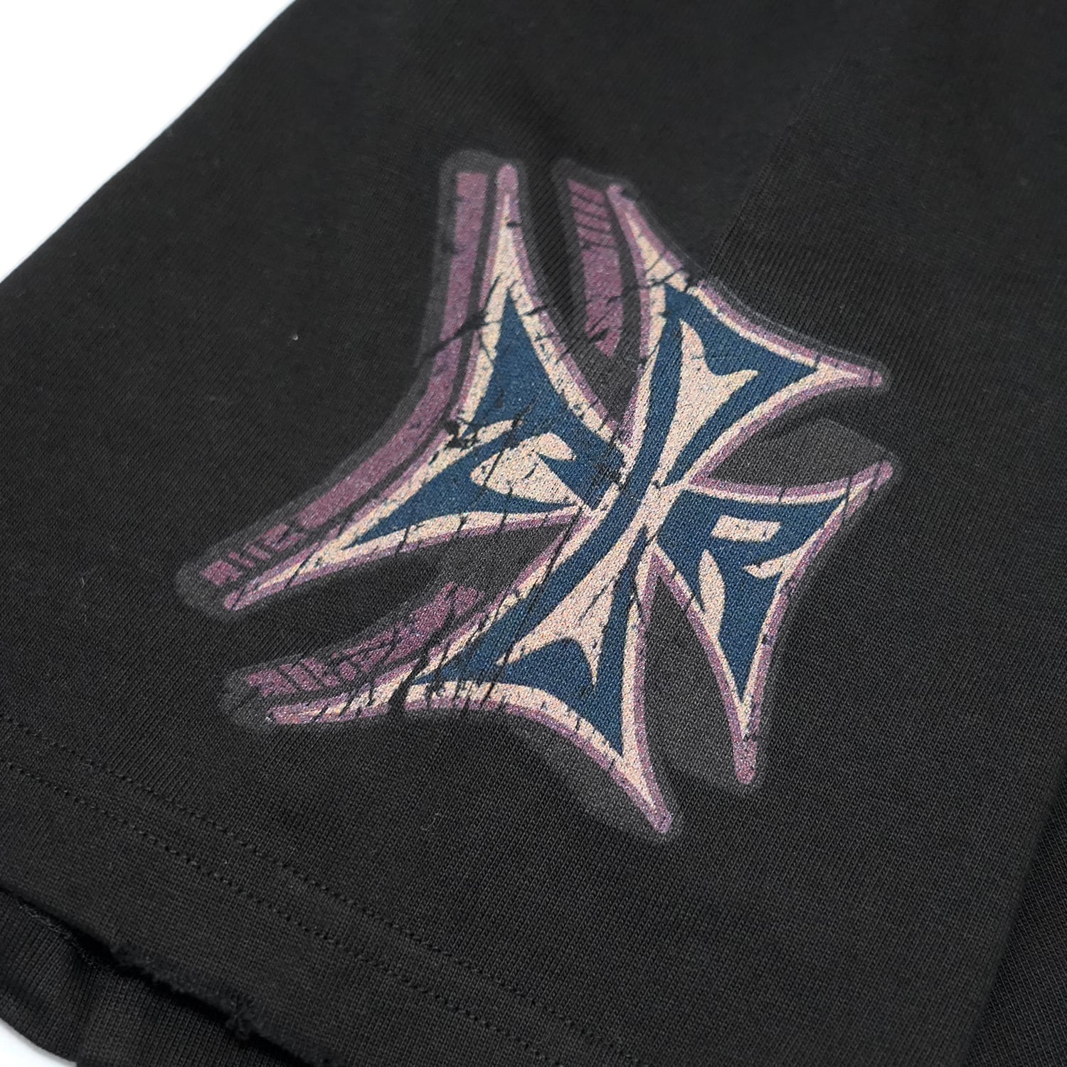 T.C.R CROSS LOGO DAMAGE S/S TEE - BLACK