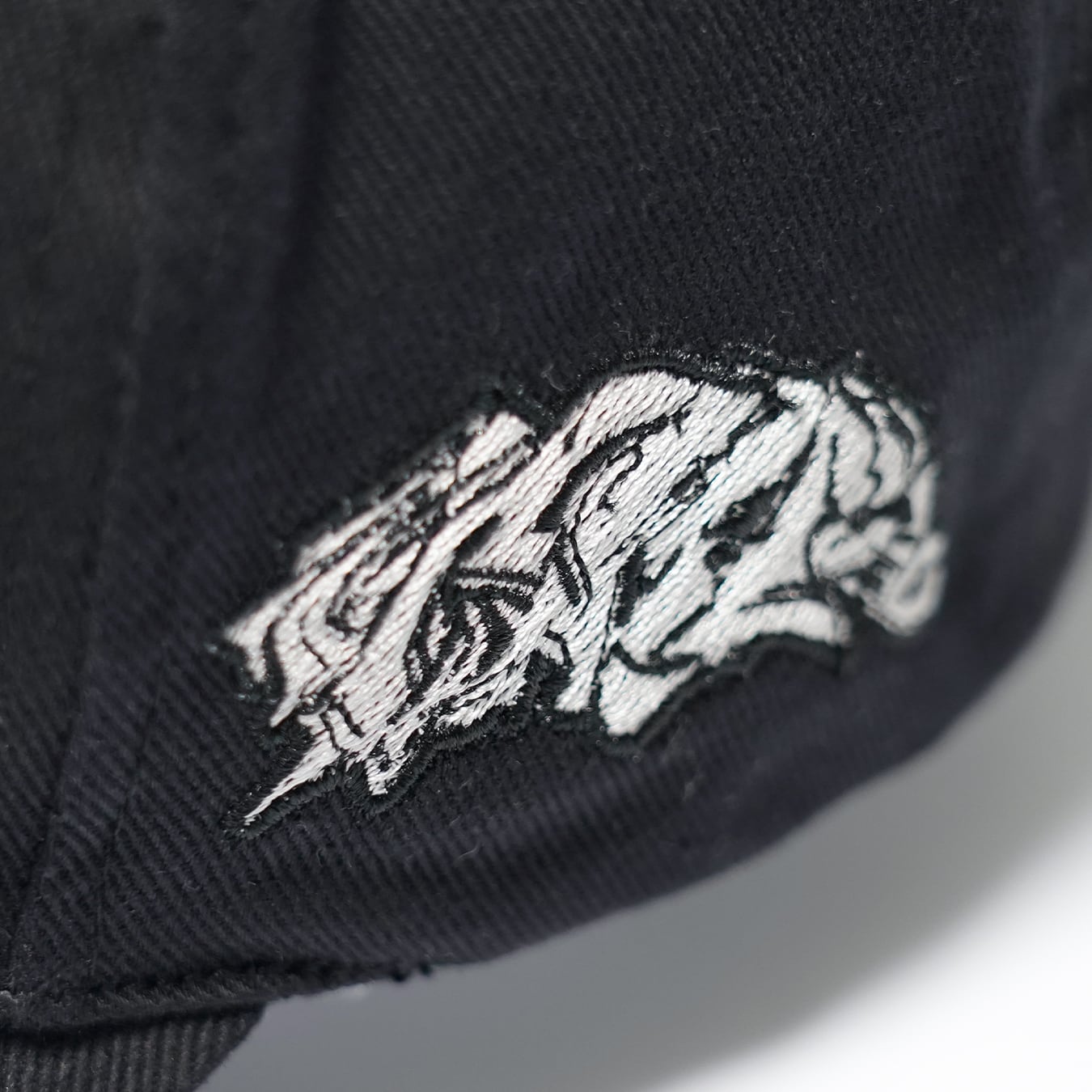 T.C.R LIGHTNING LOGO 6PANEL CAP - BLACK