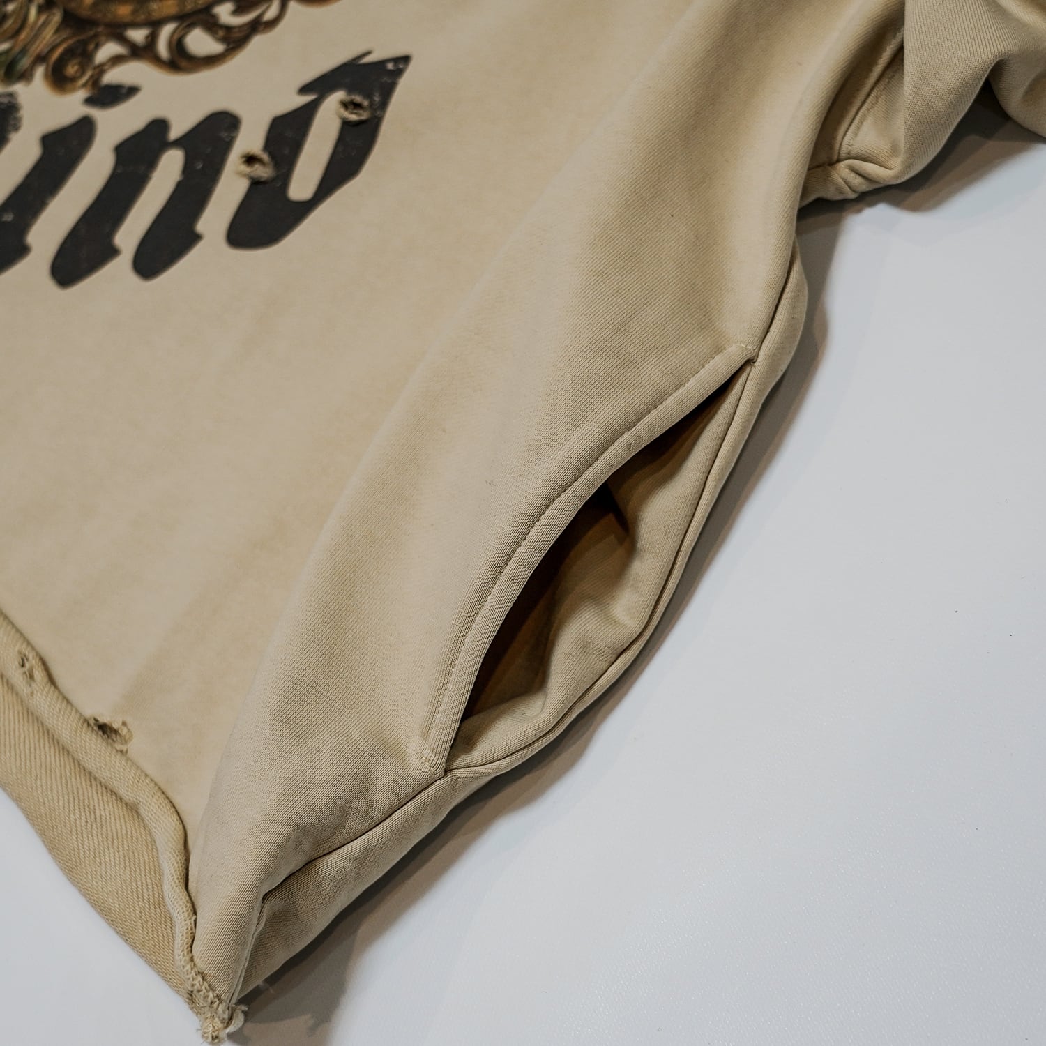 T.C.R DISTINY CROPPED DAMAGE HOODIE - SAND