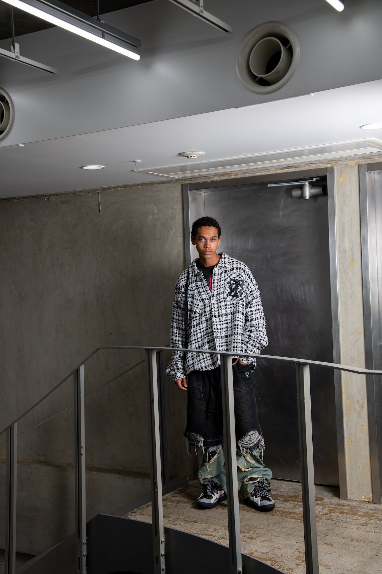 T.C.R MONOGRAM LOGO TWEED SHIRTS JACKET - BLACK / WHITE