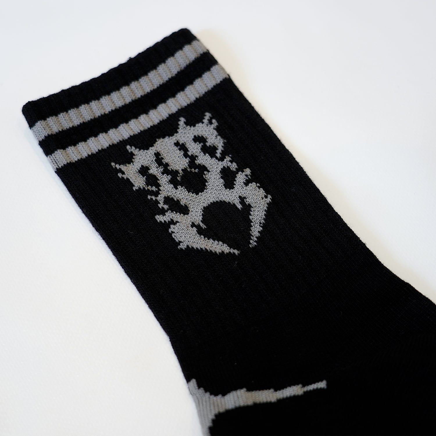T.C.R METAL MONOGRAM LOGO SOCKS - BLACK