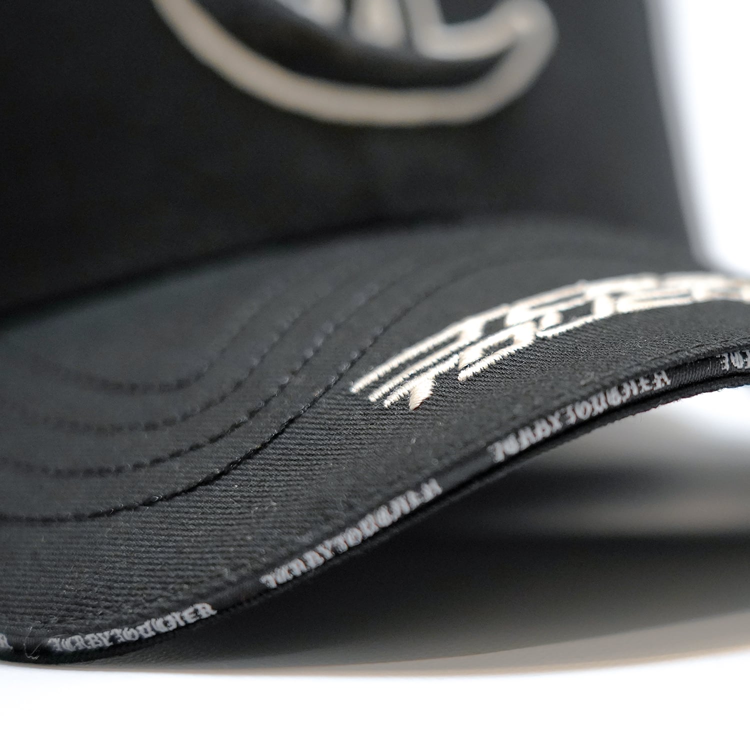 T.C.R FREE YOUR MIND 6PANEL CAP - BLACK