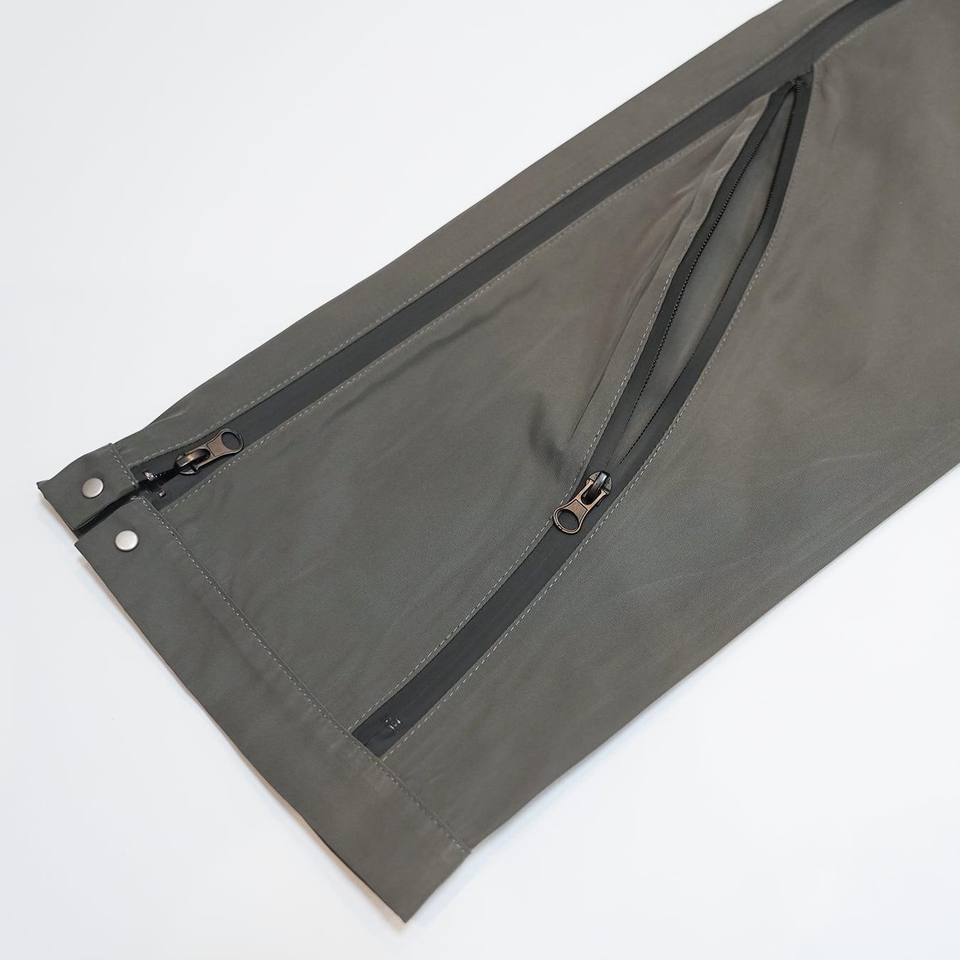 T.C.R TECH SHELL PANTS - GRAY