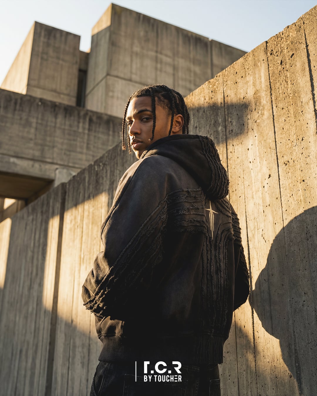 T.C.R DARK KNIGHT CROPPED ZIP HOODIE - BLACK