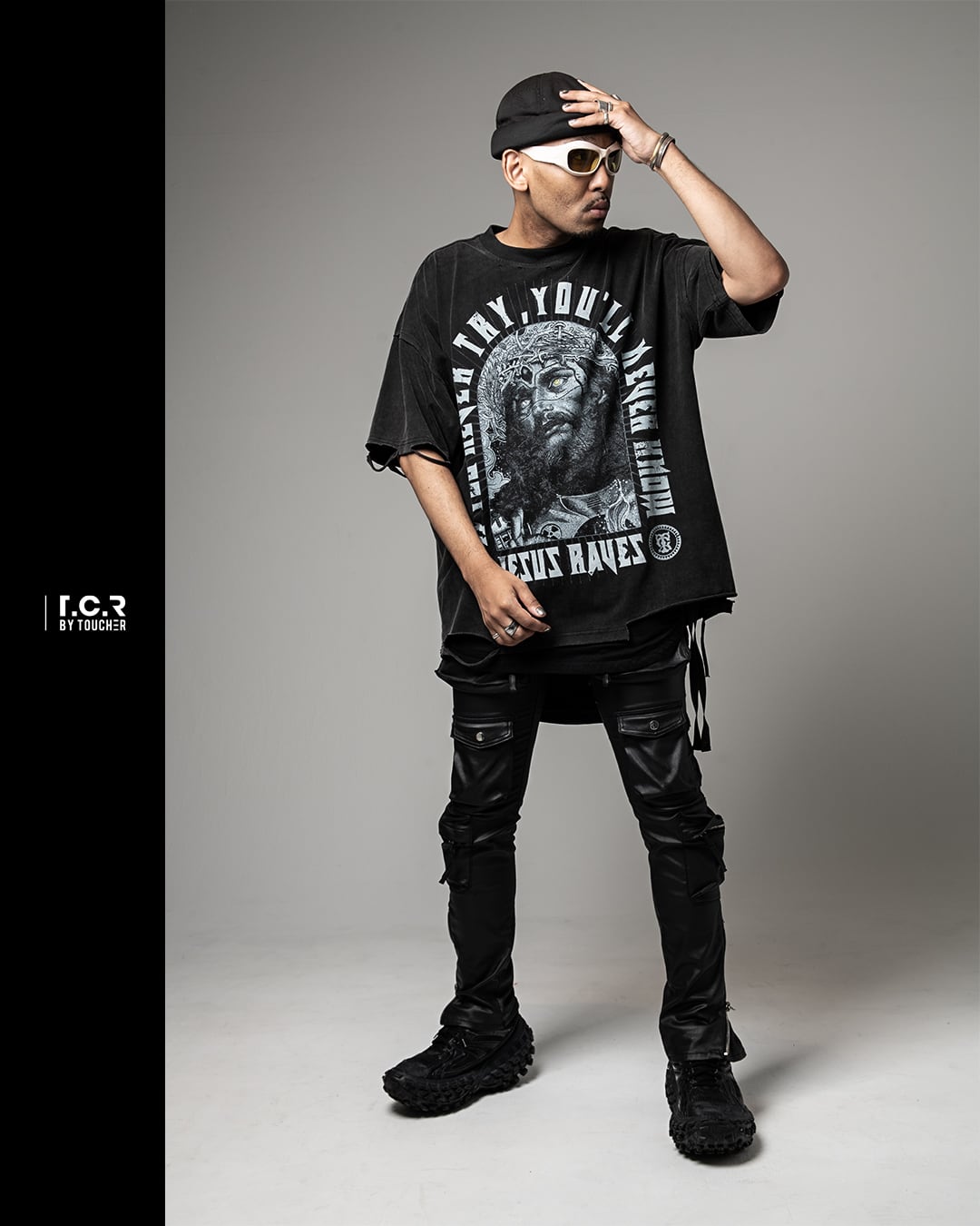 T.C.R JESUS RAVES DISTRESSED S/S TEE - BLACK