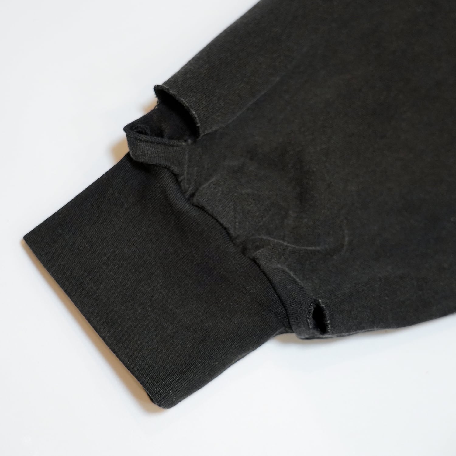T.C.R NUTOPIA WASHED DAMAGE L/S TEE - BLACK