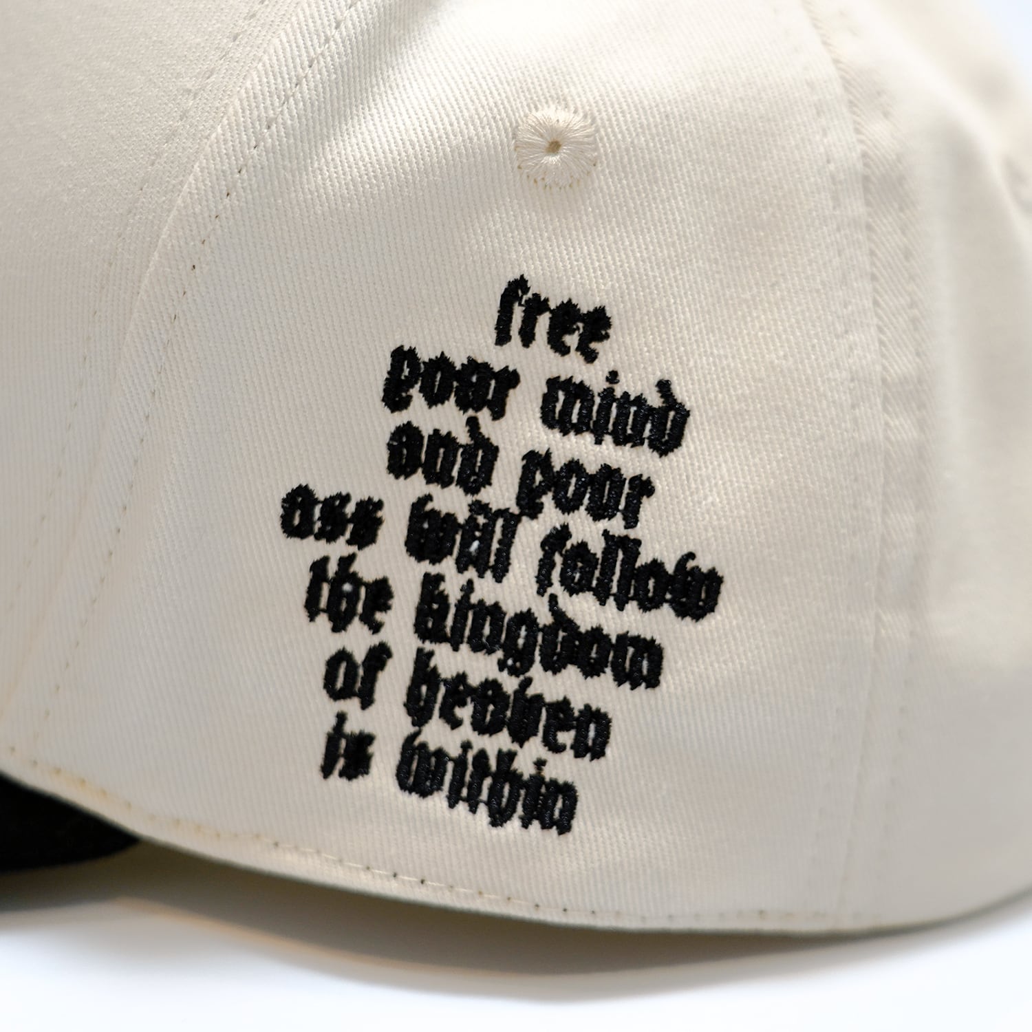 T.C.R FREE YOUR MIND 6PANEL CAP - IVORY/BLACK