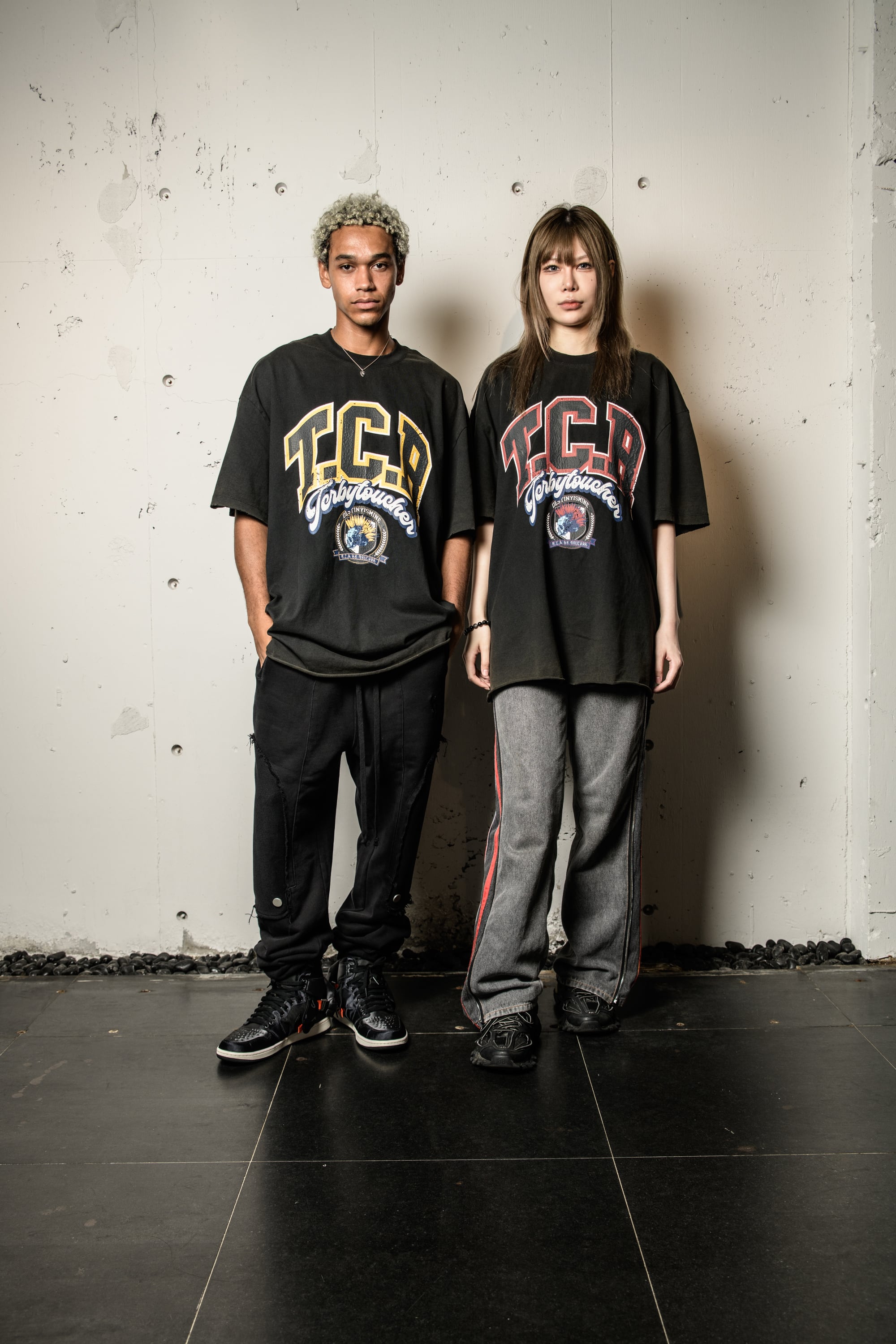 T.C.R COLLEGE LOGO CROPPED WASH S/S TEE - RED / BLACK