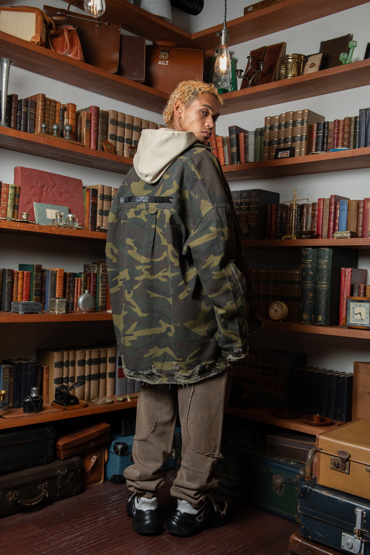 T.C.R DISTRESSED CAMO SHIRTS JACKET - CAMO