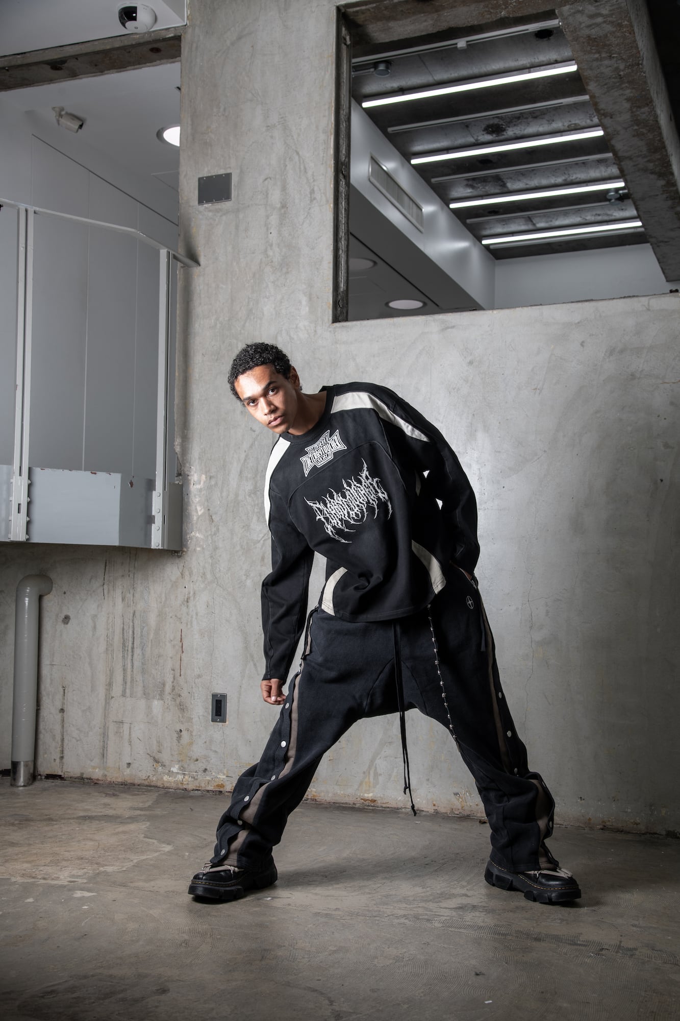 T.C.R DARK RIDER WASHED SPLICED L/S TEE - BLACK