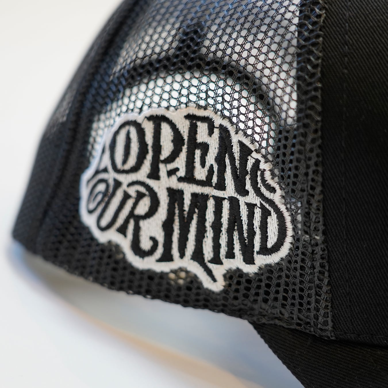 T.C.R FYM MONOGRAM LOGO 6PANEL MESH CAP - BLACK