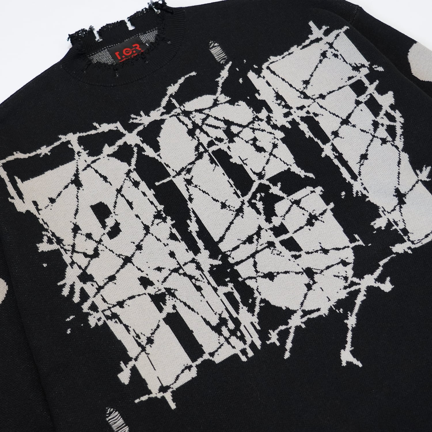 T.C.R REVARSE LOGO DAMAGE SWEATER - BLACK
