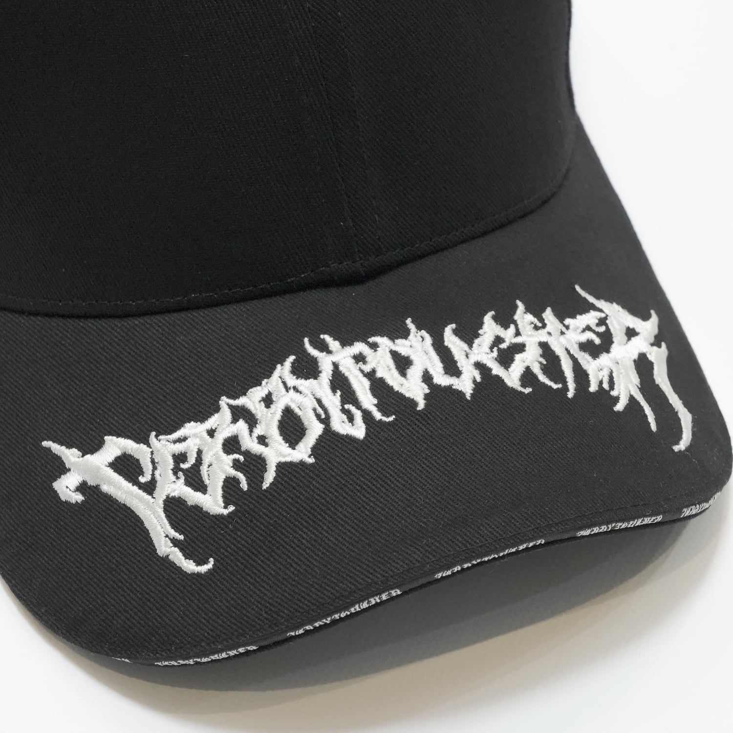T.C.R METAL LOGO 6PANEL TRUCKER CAP - BLACK