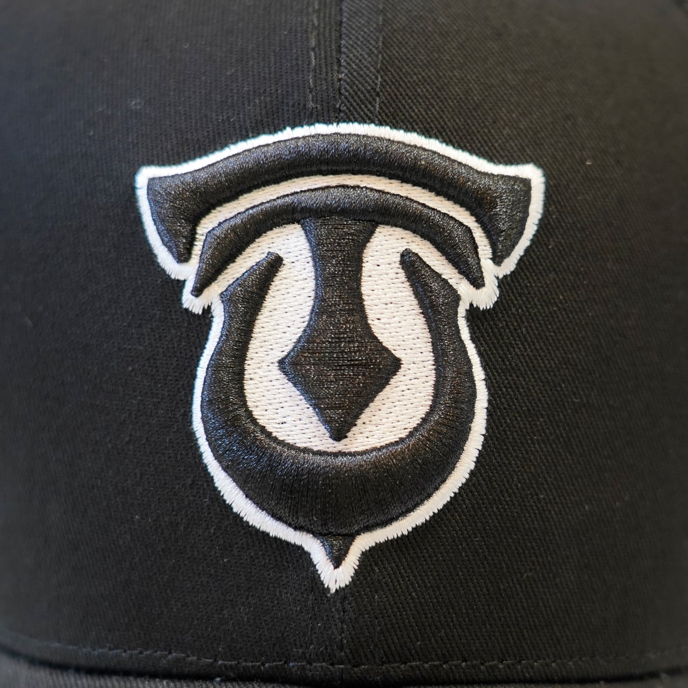 T.C.R FYM MONOGRAM LOGO 6PANEL MESH CAP - BLACK