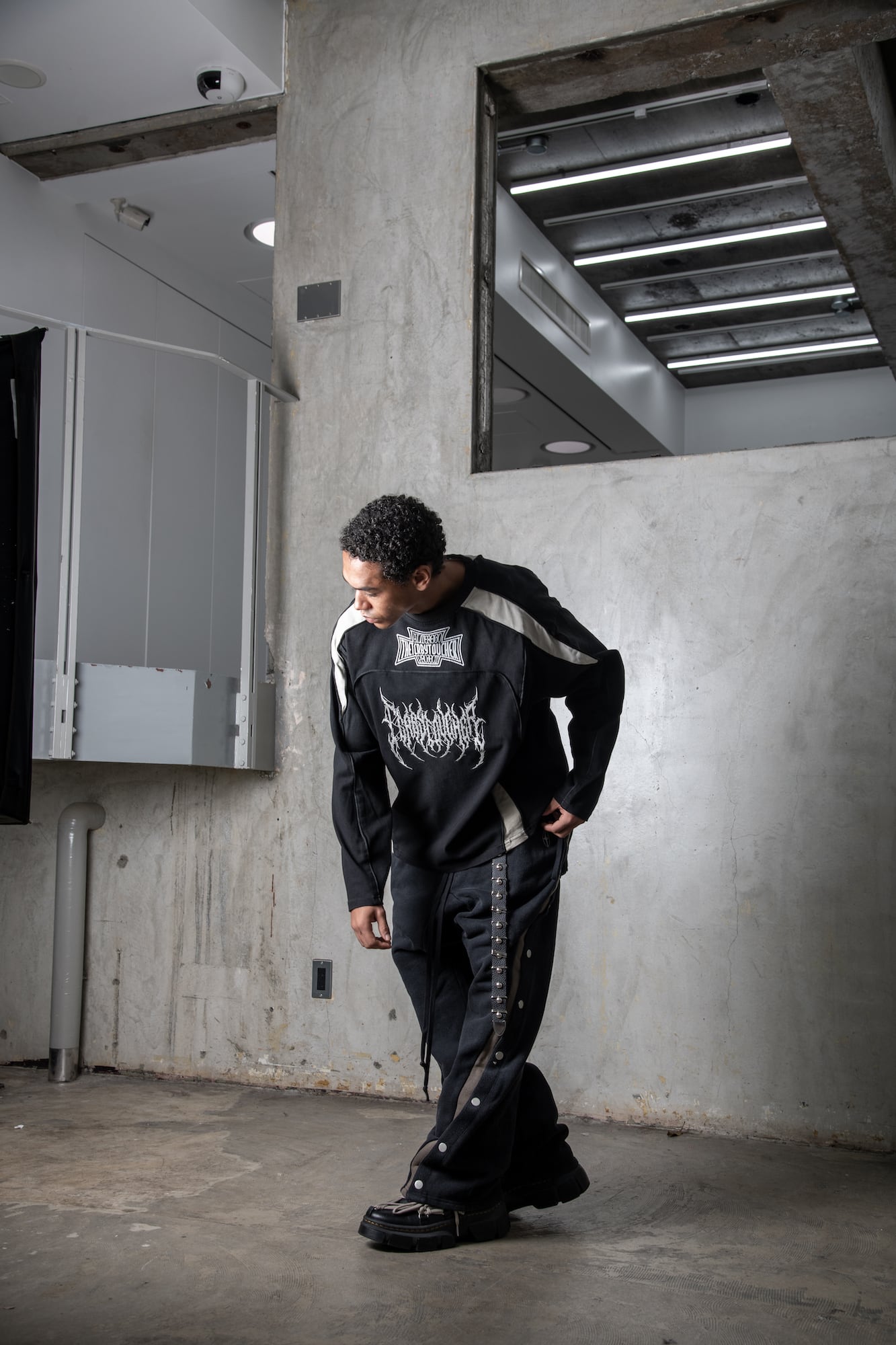 T.C.R DARK RIDER WASHED SPLICED L/S TEE - BLACK
