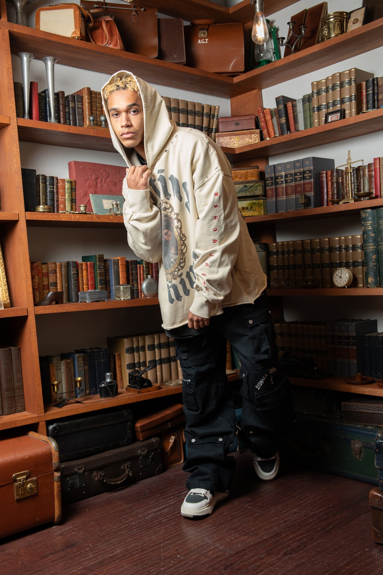 T.C.R DISTINY CROPPED DAMAGE HOODIE - SAND