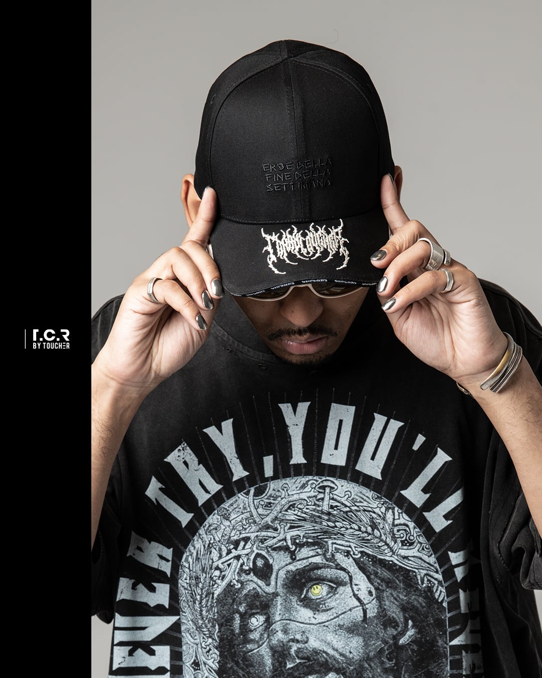 T.C.R WEEKEND HERO 6PANEL STRAP BACK LOW CAP - BLACK