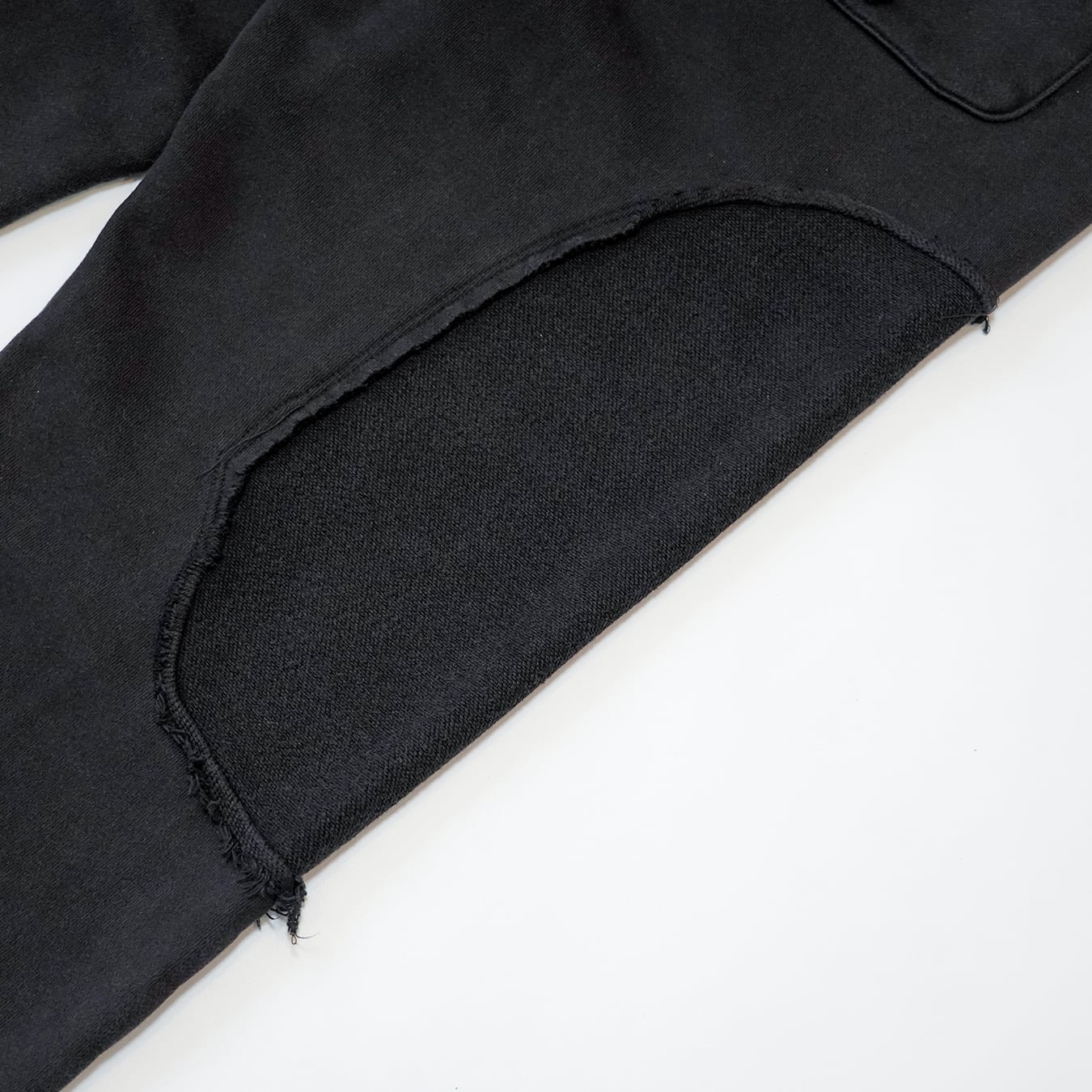 T.C.R DISTRESSED WASHED BAGGY SWEAT PANTS - BLACK