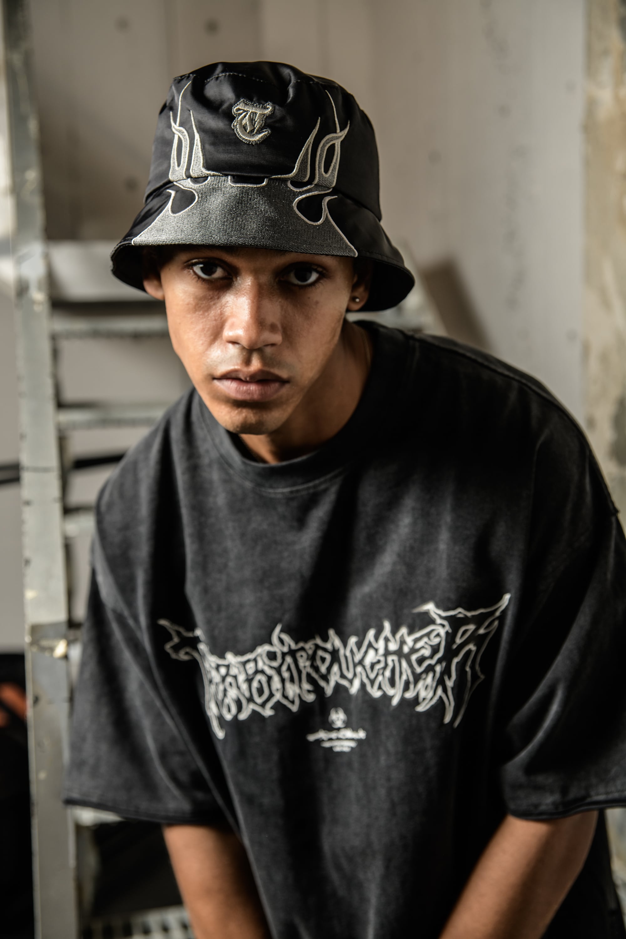 T.C.R FLAME NYLON BUCKET HAT - BLACK