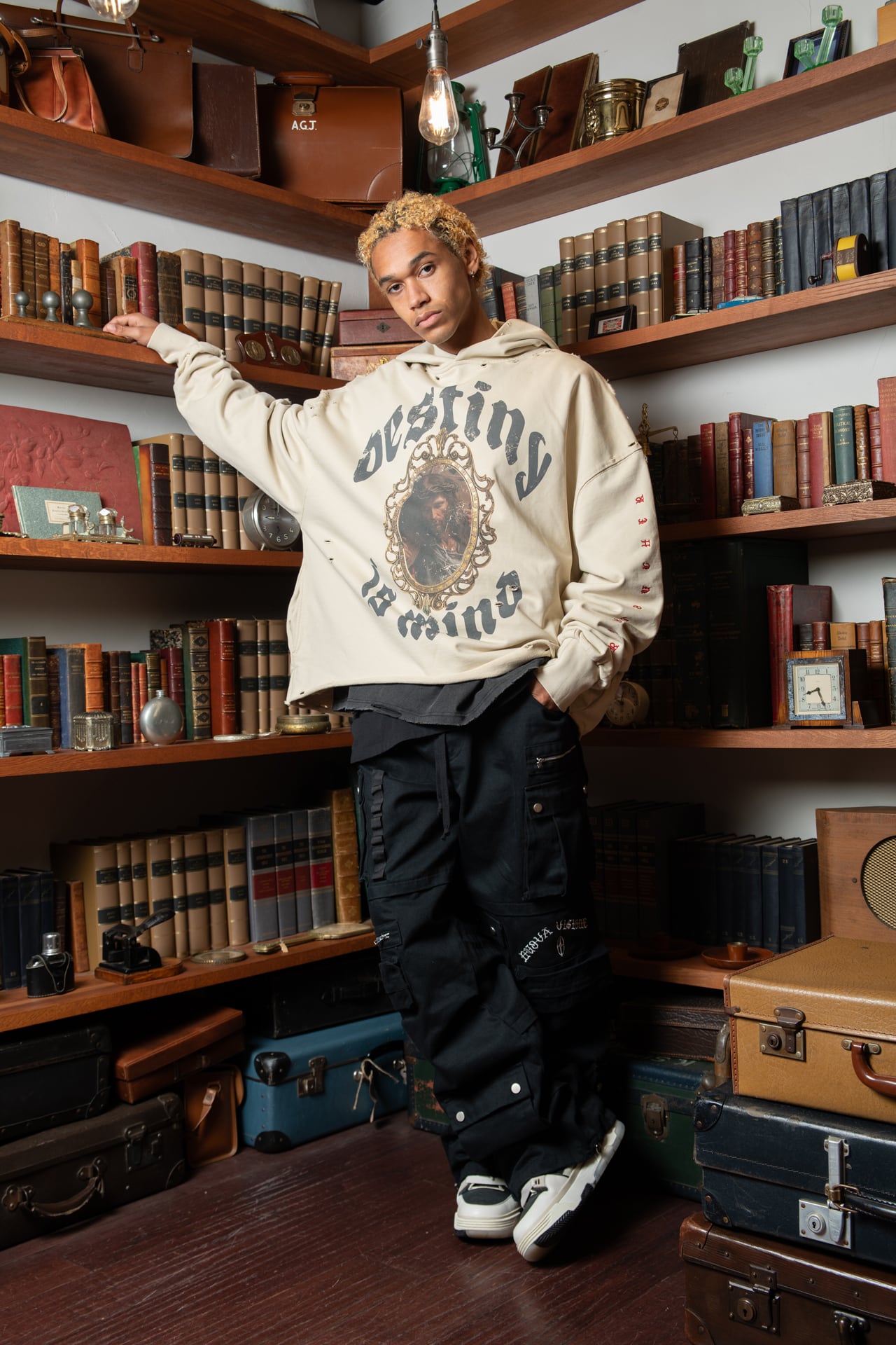 T.C.R DISTINY CROPPED DAMAGE HOODIE - SAND