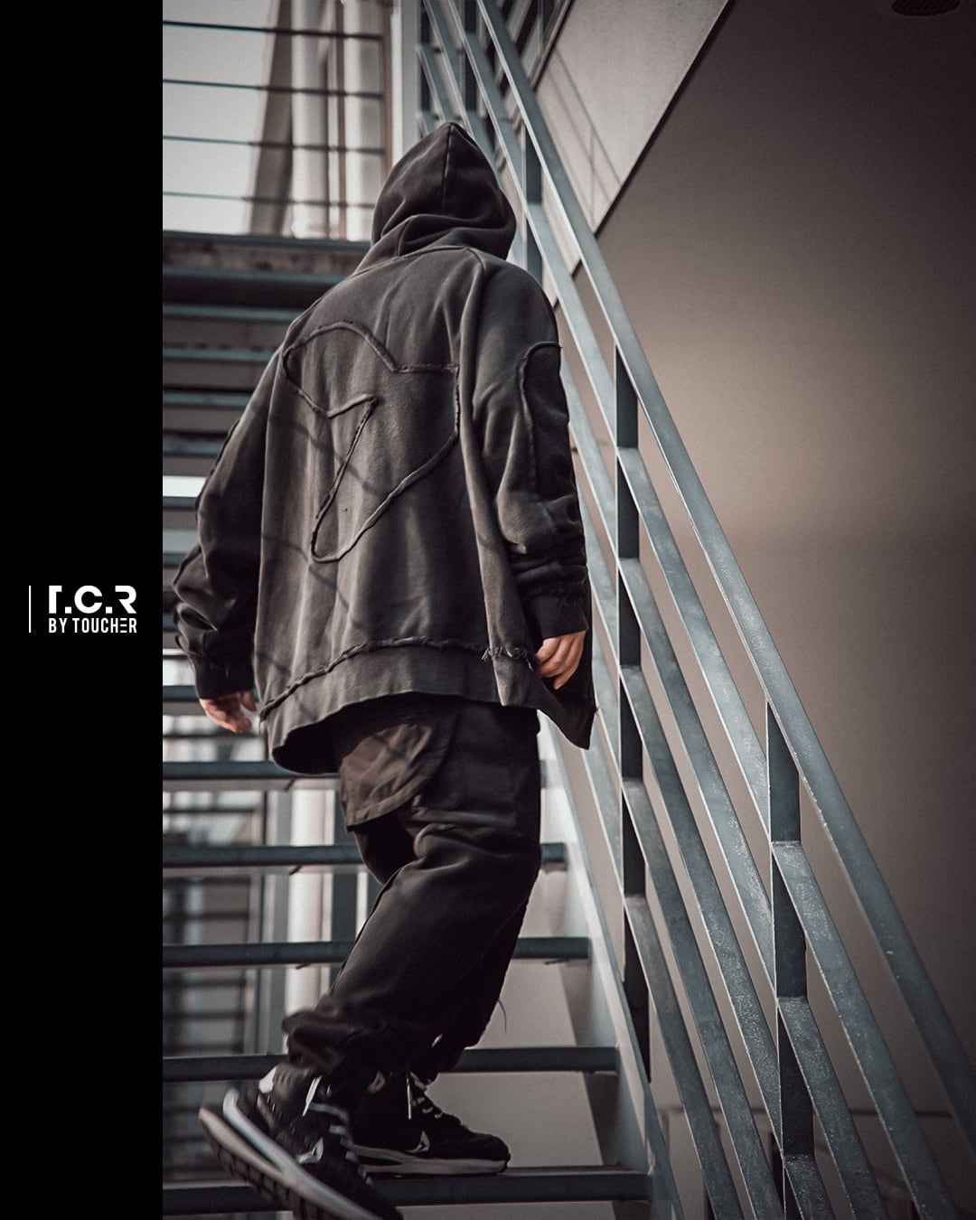 T.C.R DISTRESSED WASHED FULL-ZIP BAGGY HOODIE - BLACK