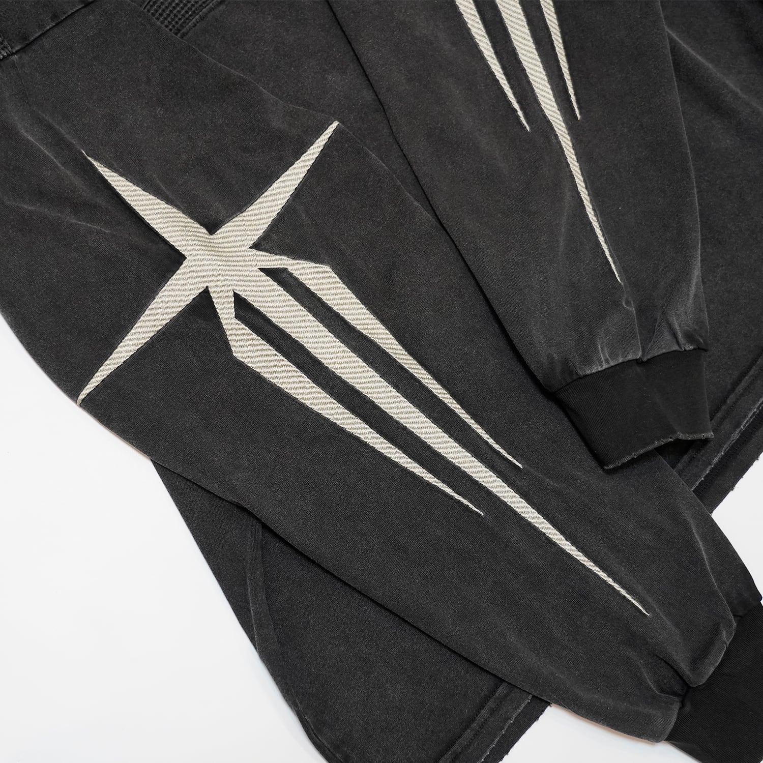 T.C.R FORCE AWAKENING L/S TEE - BLACK