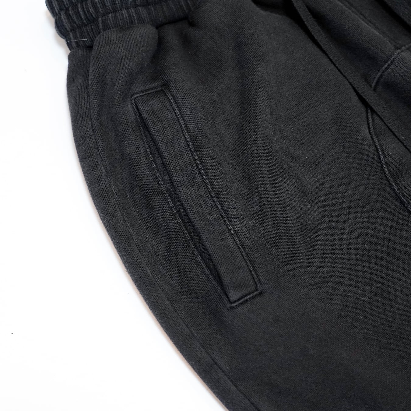 T.C.R DISTRESSED WASHED BAGGY SWEAT PANTS - BLACK