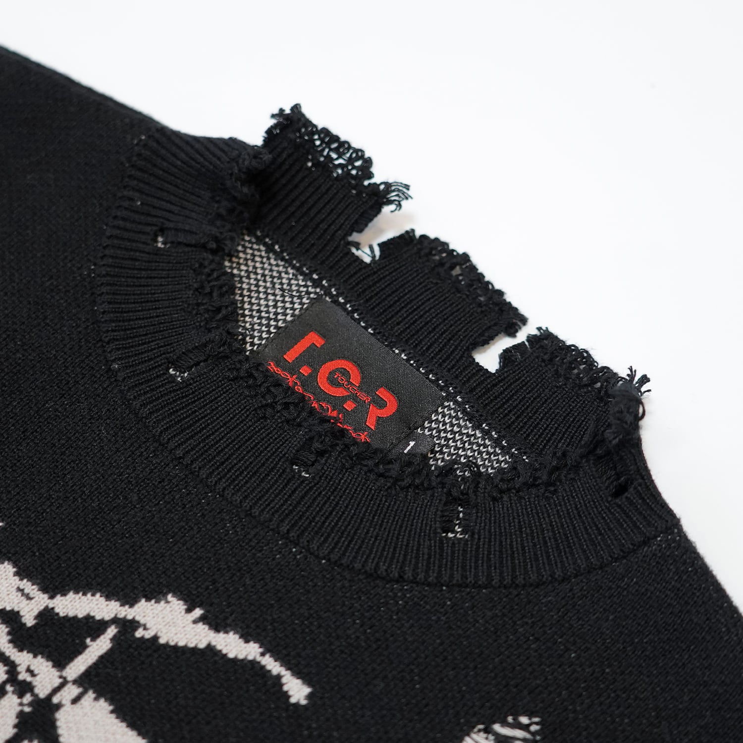T.C.R REVARSE LOGO DAMAGE SWEATER - BLACK