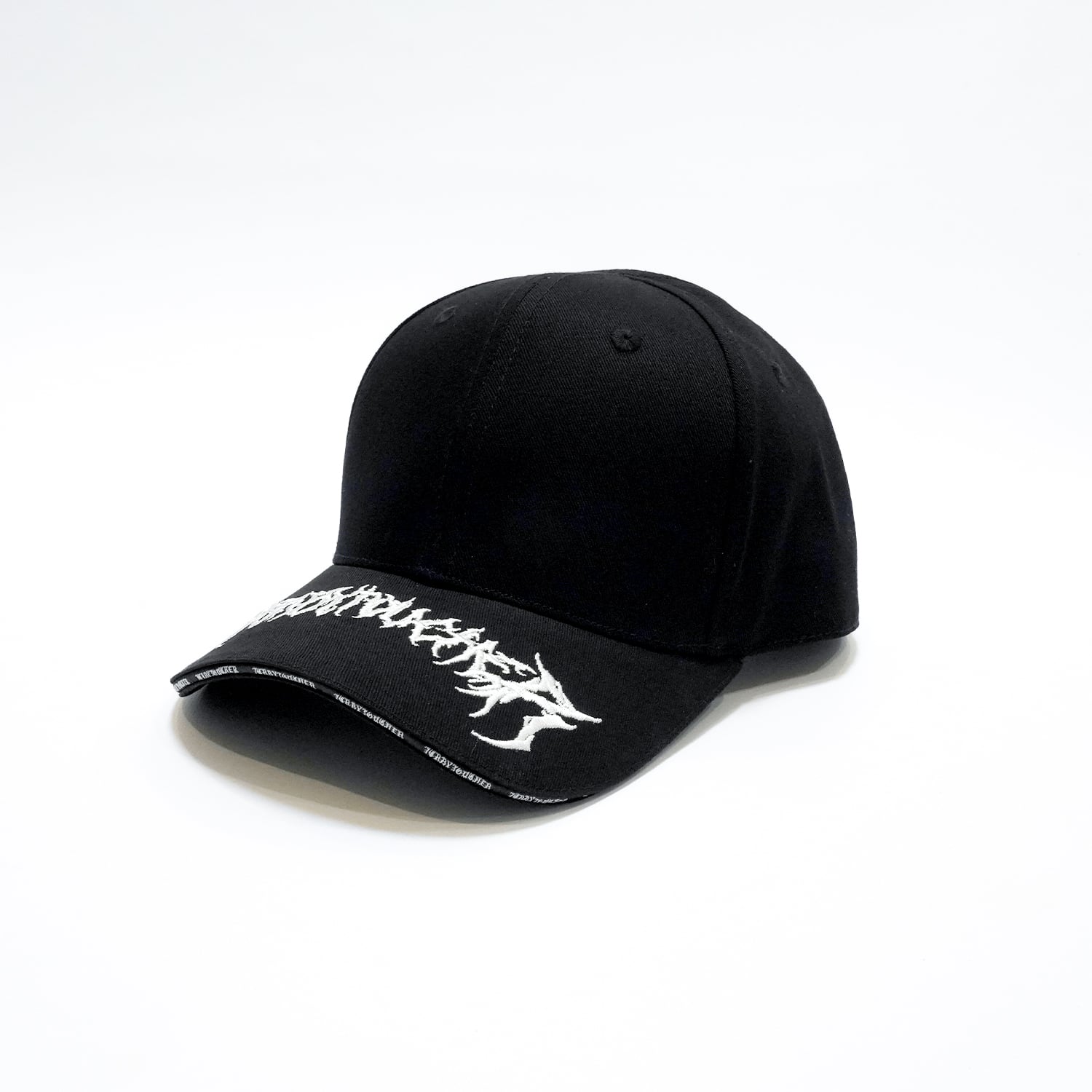T.C.R METAL LOGO 6PANEL TRUCKER CAP - BLACK