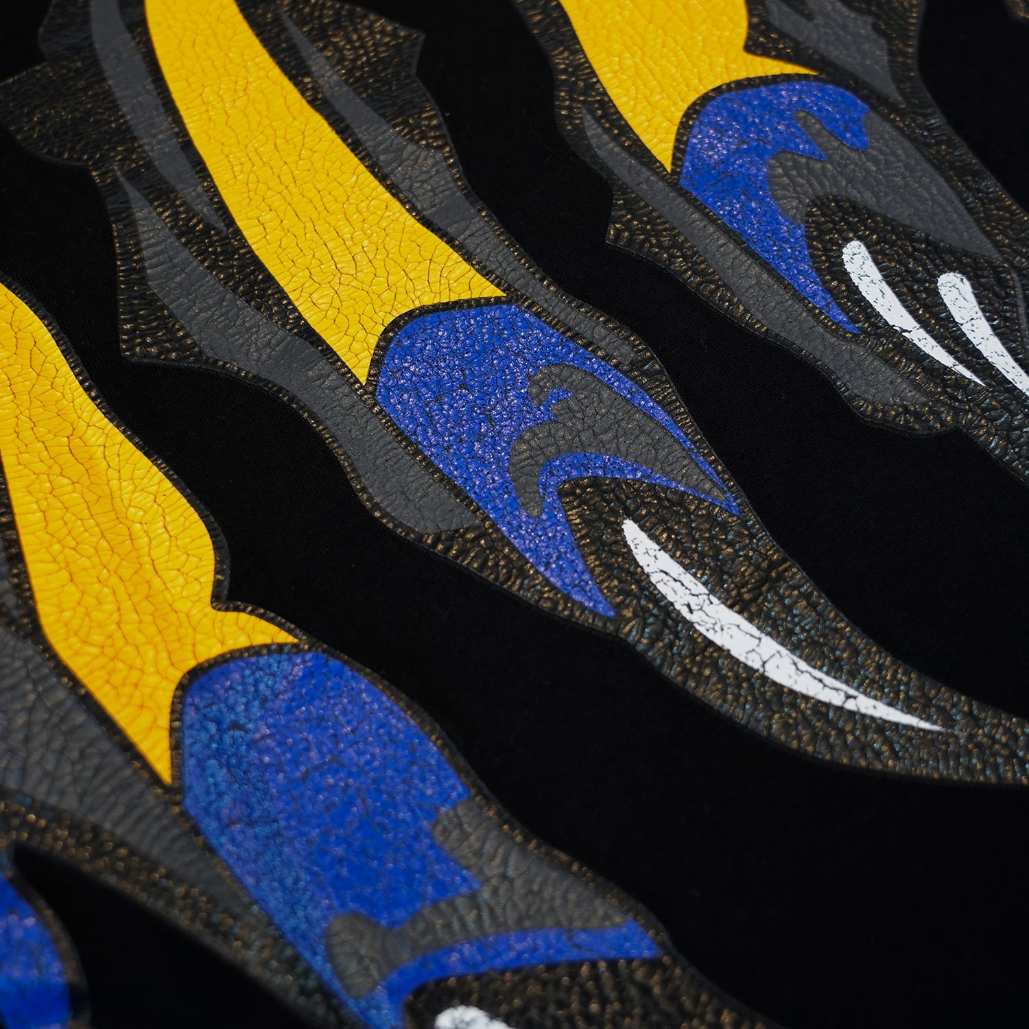 T.C.R WOLF L/S TEE - BLACK