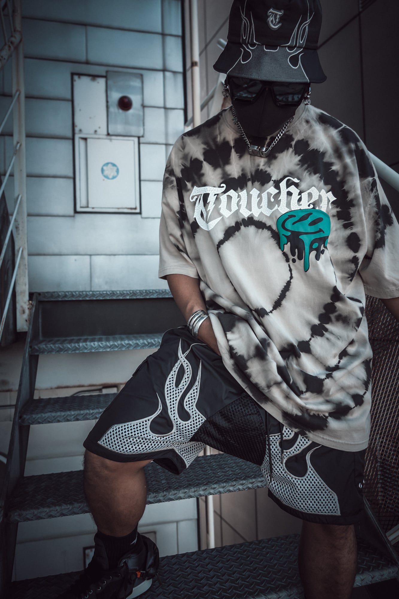 T.C.R DRIP SMILE TIE DYE S/S TEE - KHAKI