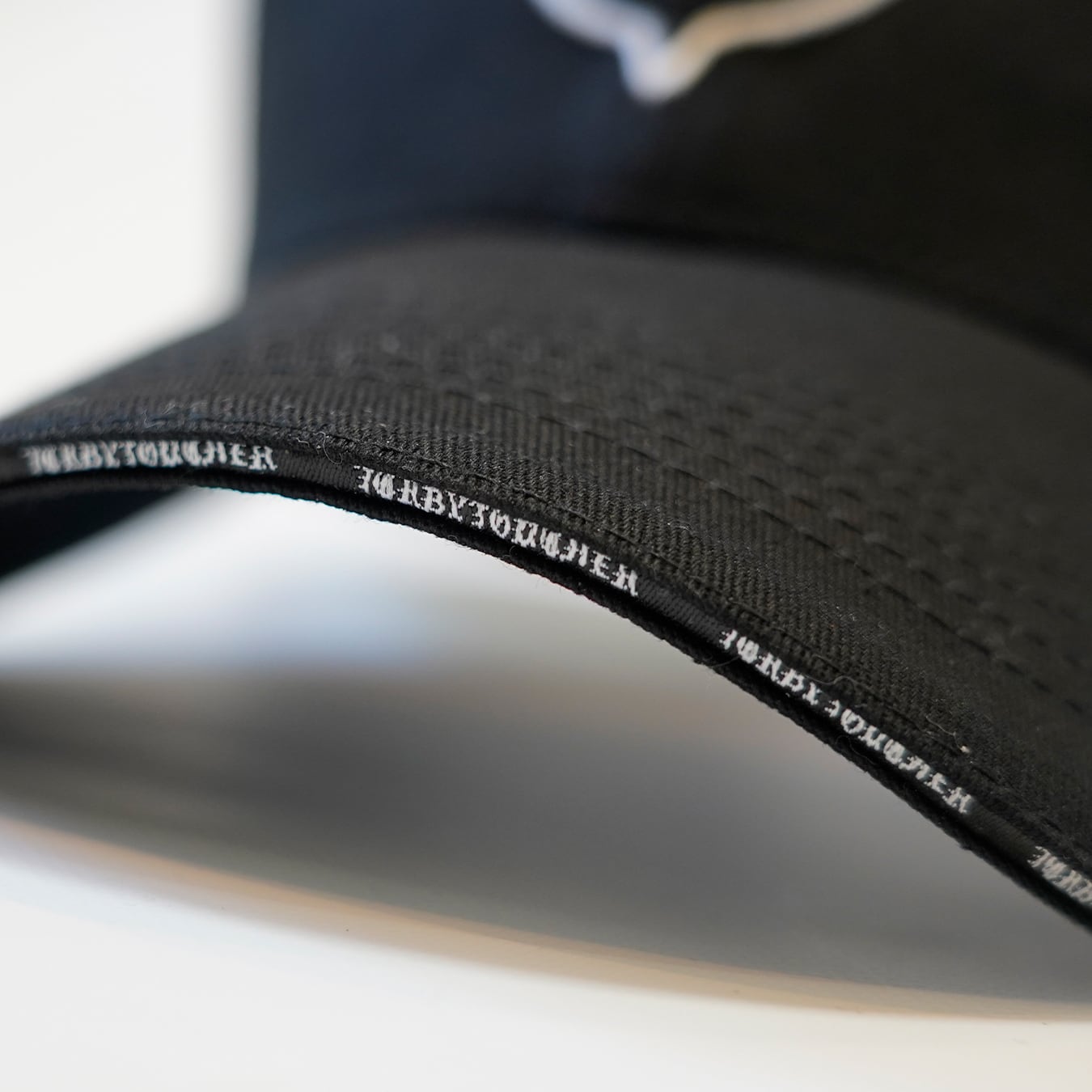 T.C.R FYM MONOGRAM LOGO 6PANEL MESH CAP - BLACK