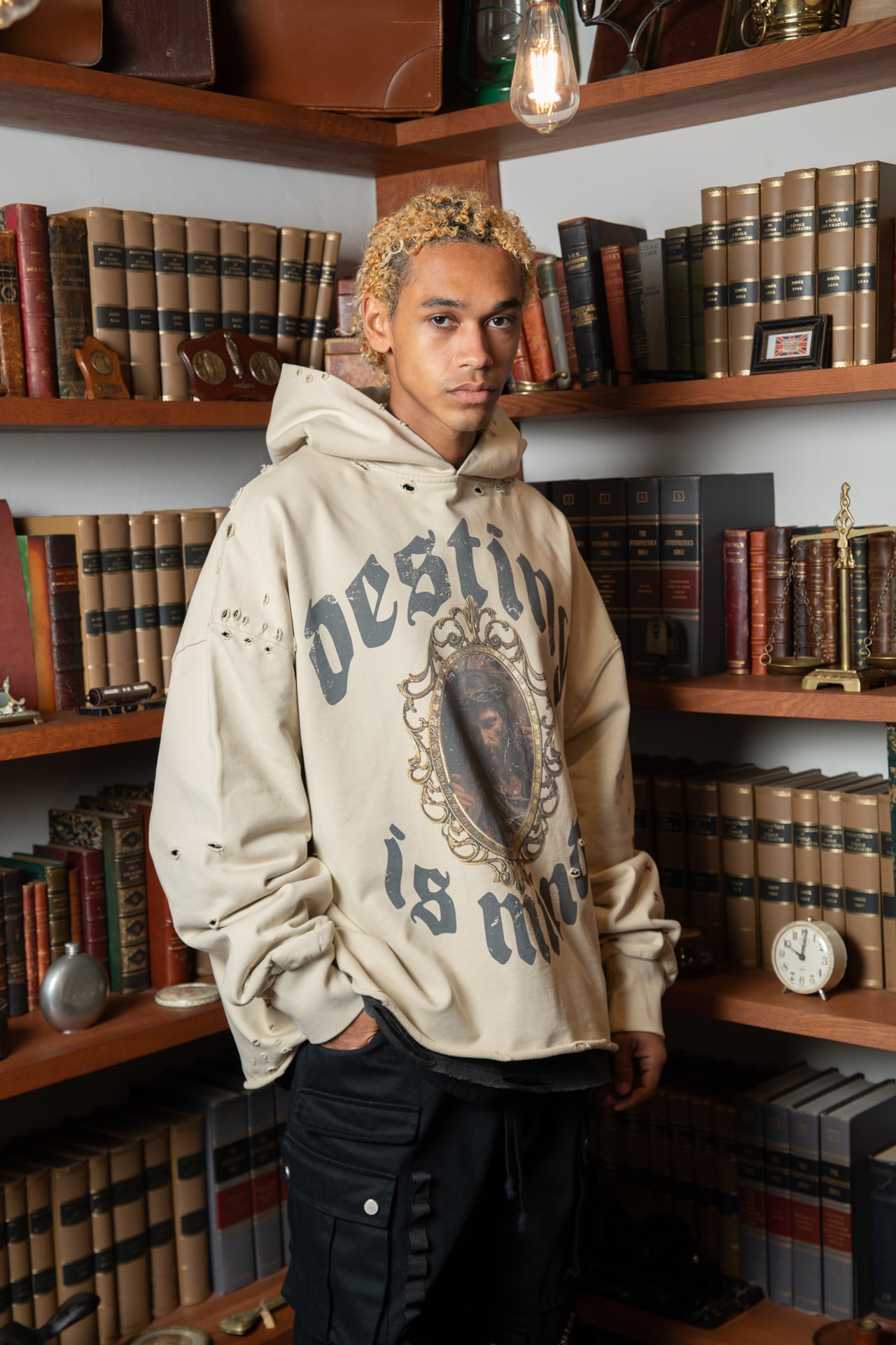 T.C.R DISTINY CROPPED DAMAGE HOODIE - SAND