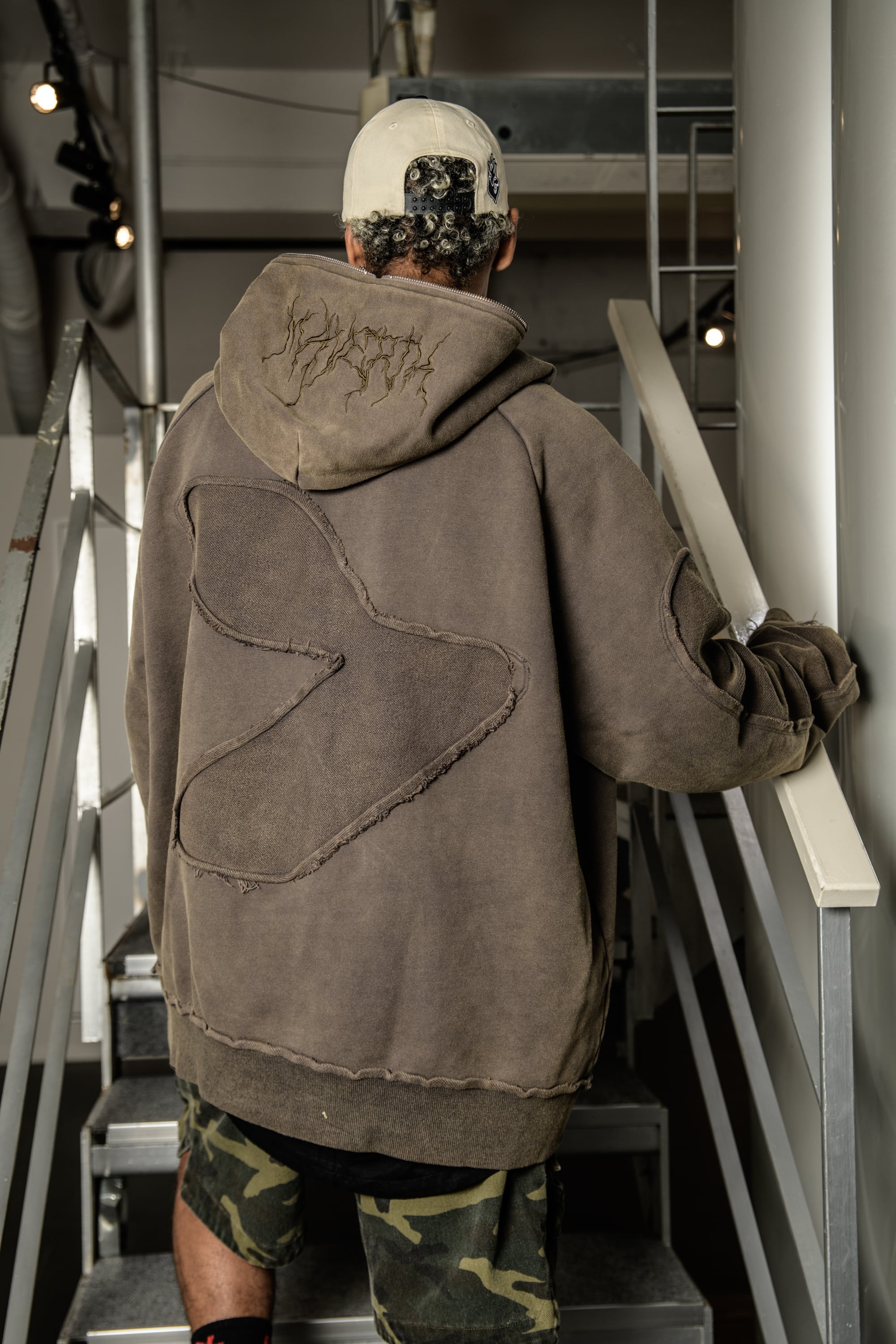 T.C.R DISTRESSED WASHED FULL-ZIP BAGGY HOODIE - KHAKI