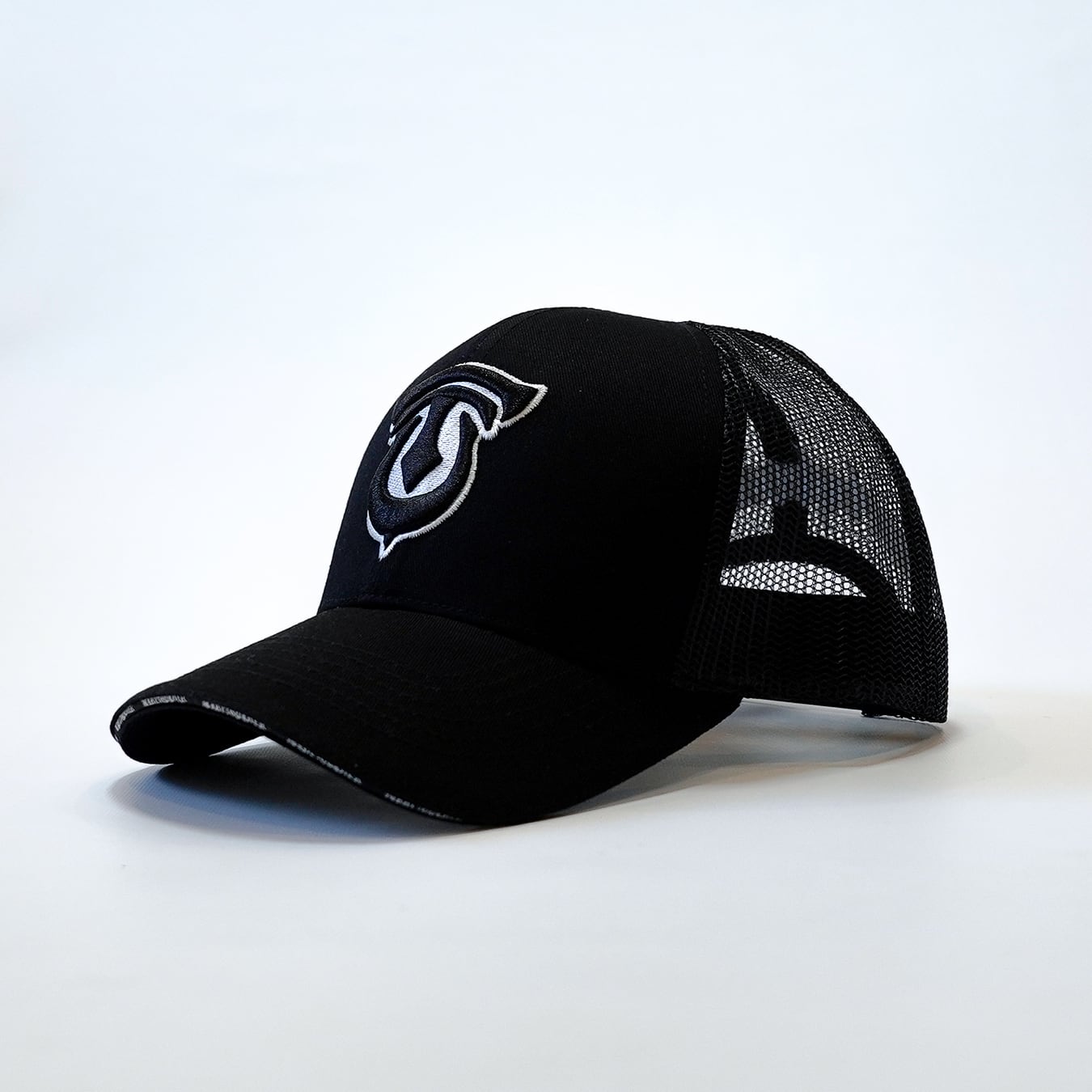 T.C.R FYM MONOGRAM LOGO 6PANEL MESH CAP - BLACK