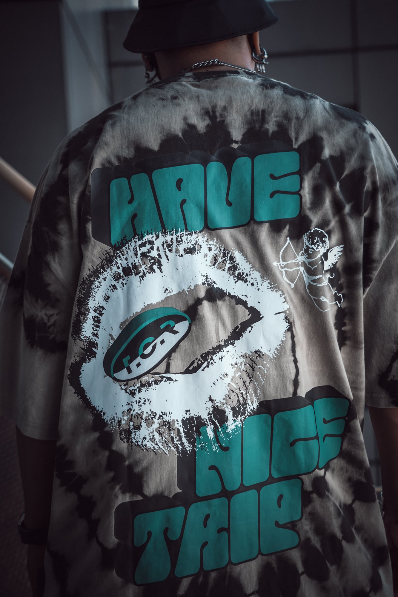 T.C.R DRIP SMILE TIE DYE S/S TEE - KHAKI