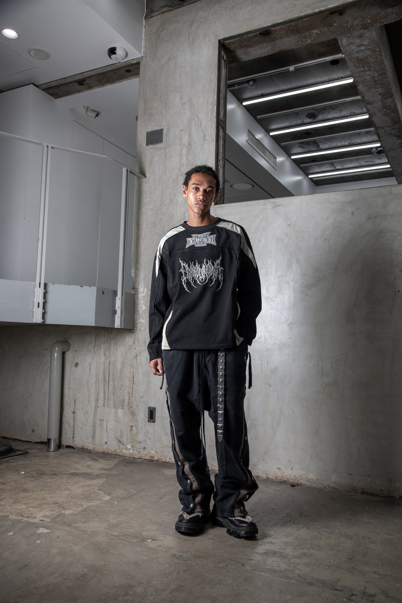 T.C.R DARK RIDER WASHED SPLICED L/S TEE - BLACK