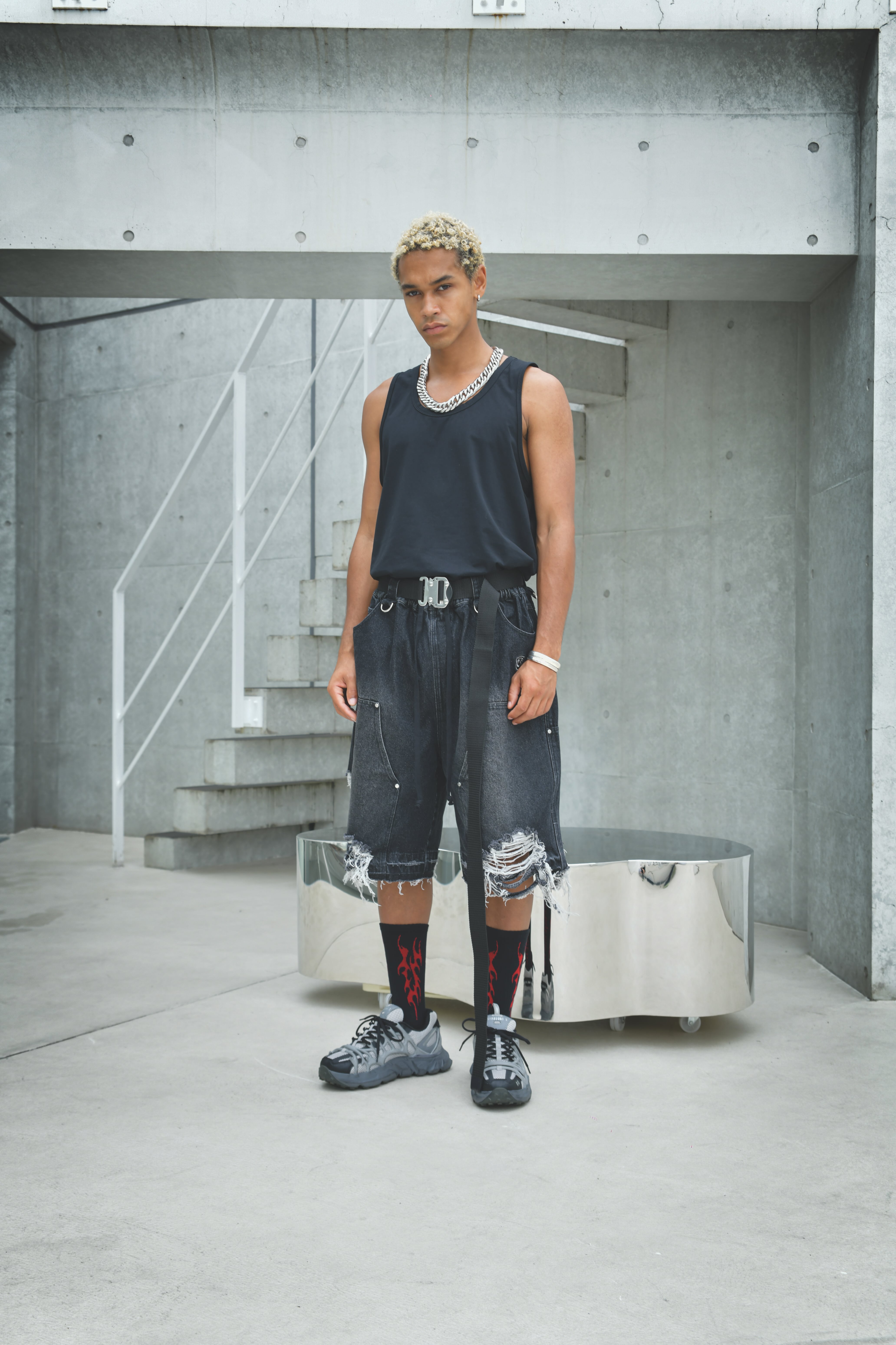 T.C.R DESTROYED PANEL DENIM SHORTS - BLACK
