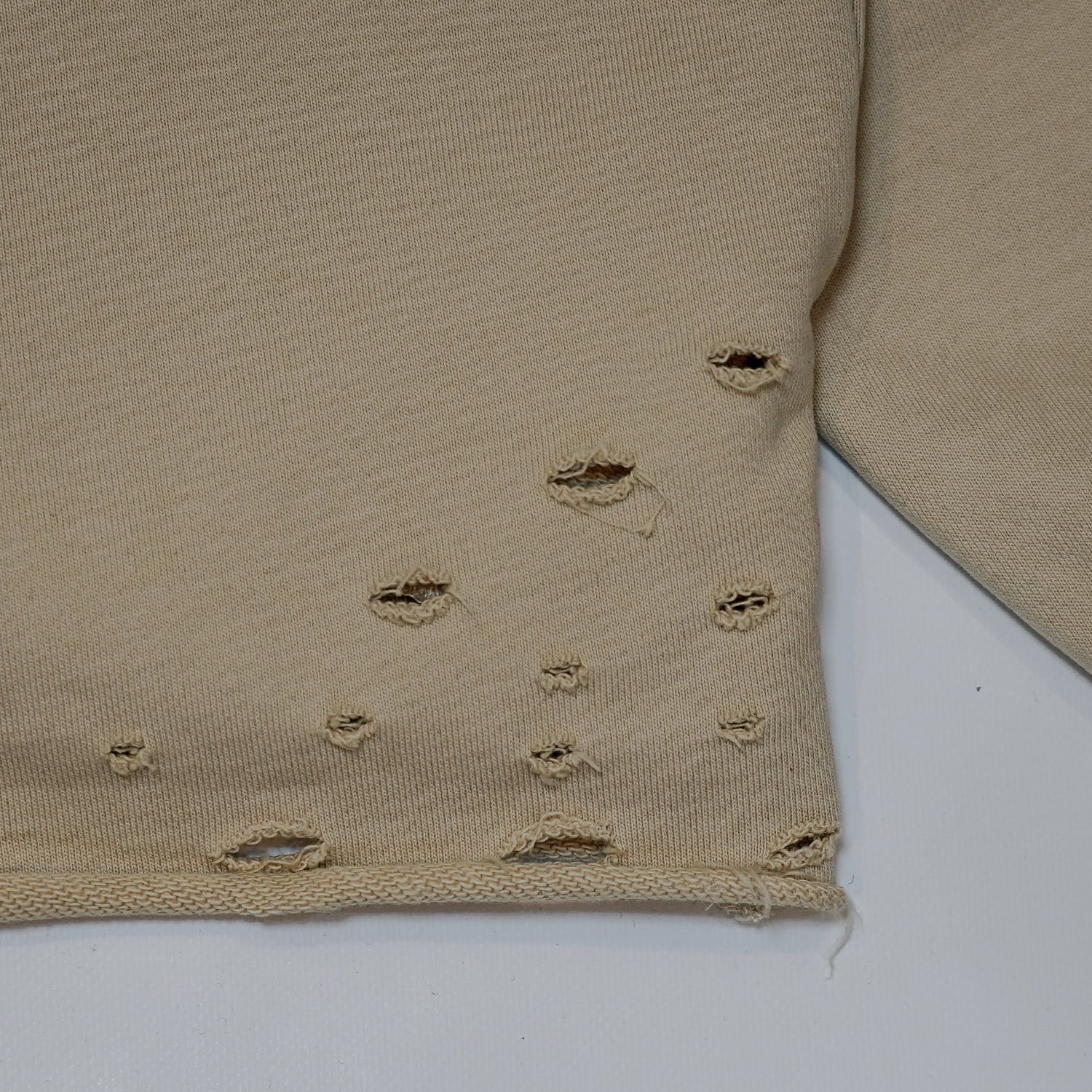 T.C.R DISTINY CROPPED DAMAGE HOODIE - SAND