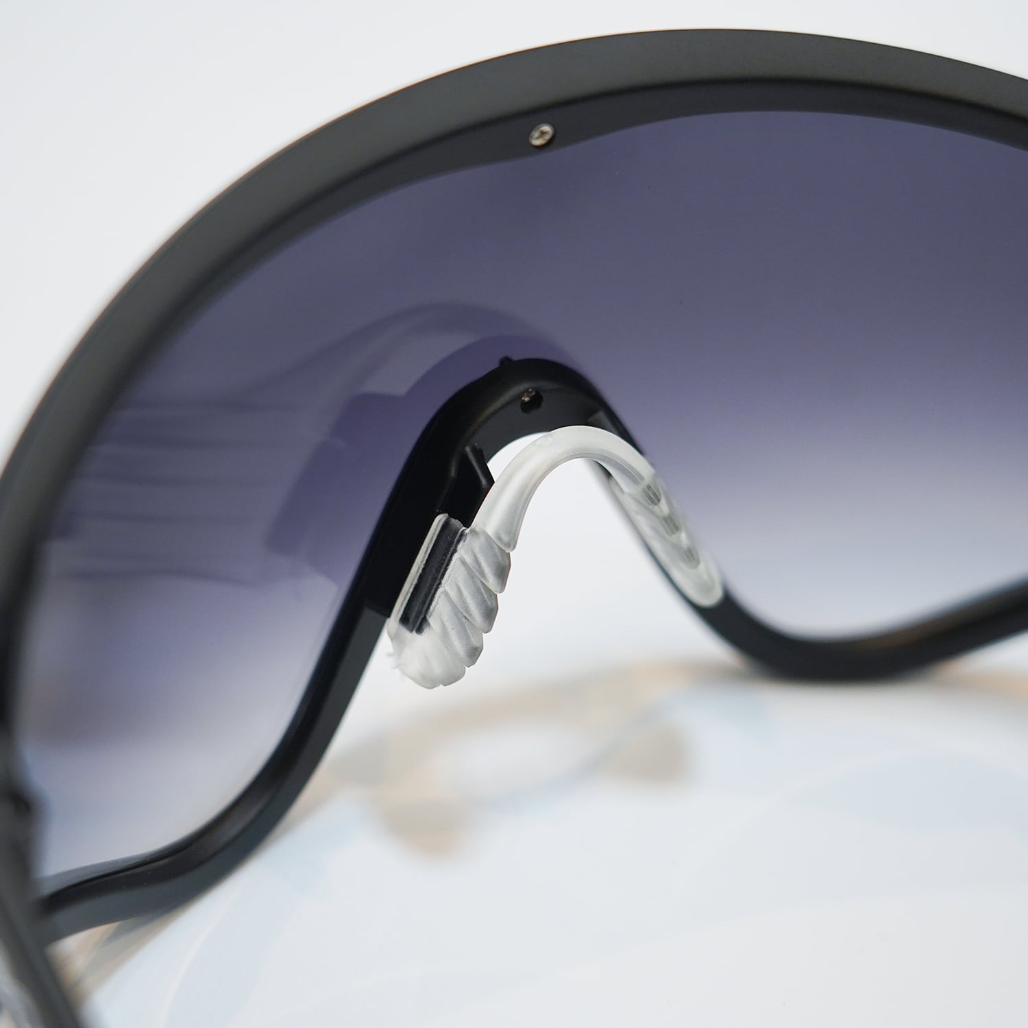 T.C.R OVERSIZED SHIELD SUNGLASS - EXCLUSIVE / BLACK