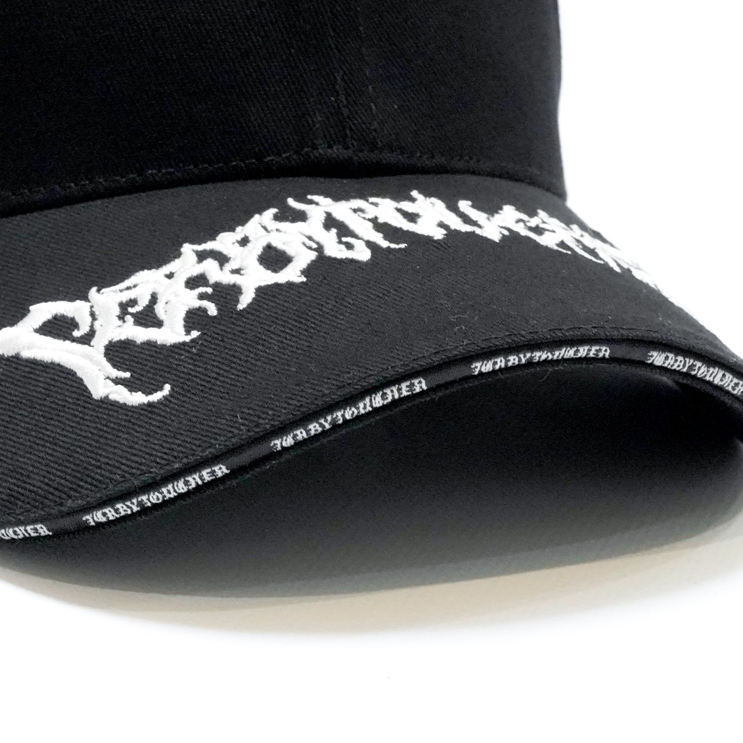 T.C.R METAL LOGO 6PANEL TRUCKER CAP - BLACK