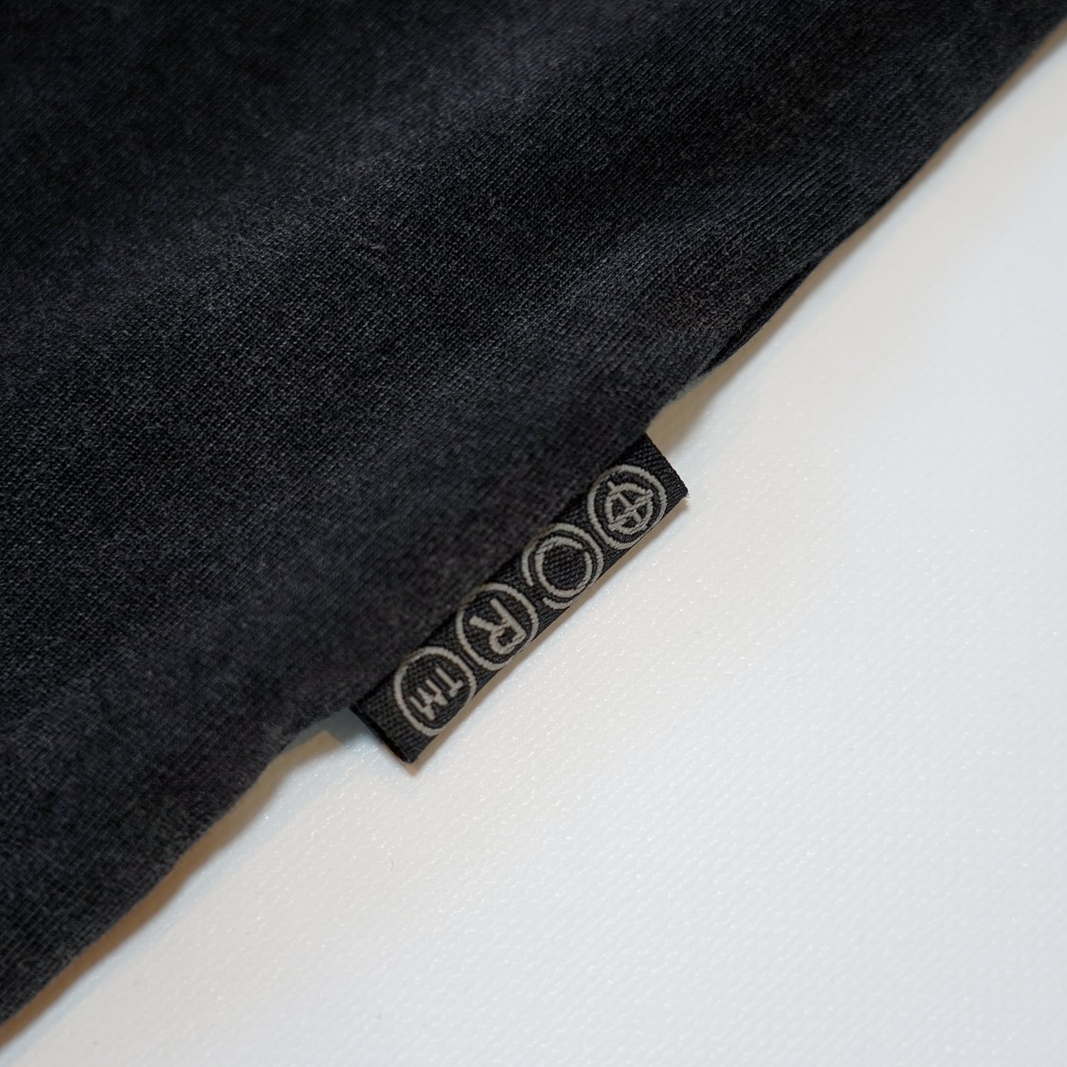 T.C.R METAL LOGO ACID WASH S/S TEE - BLACK